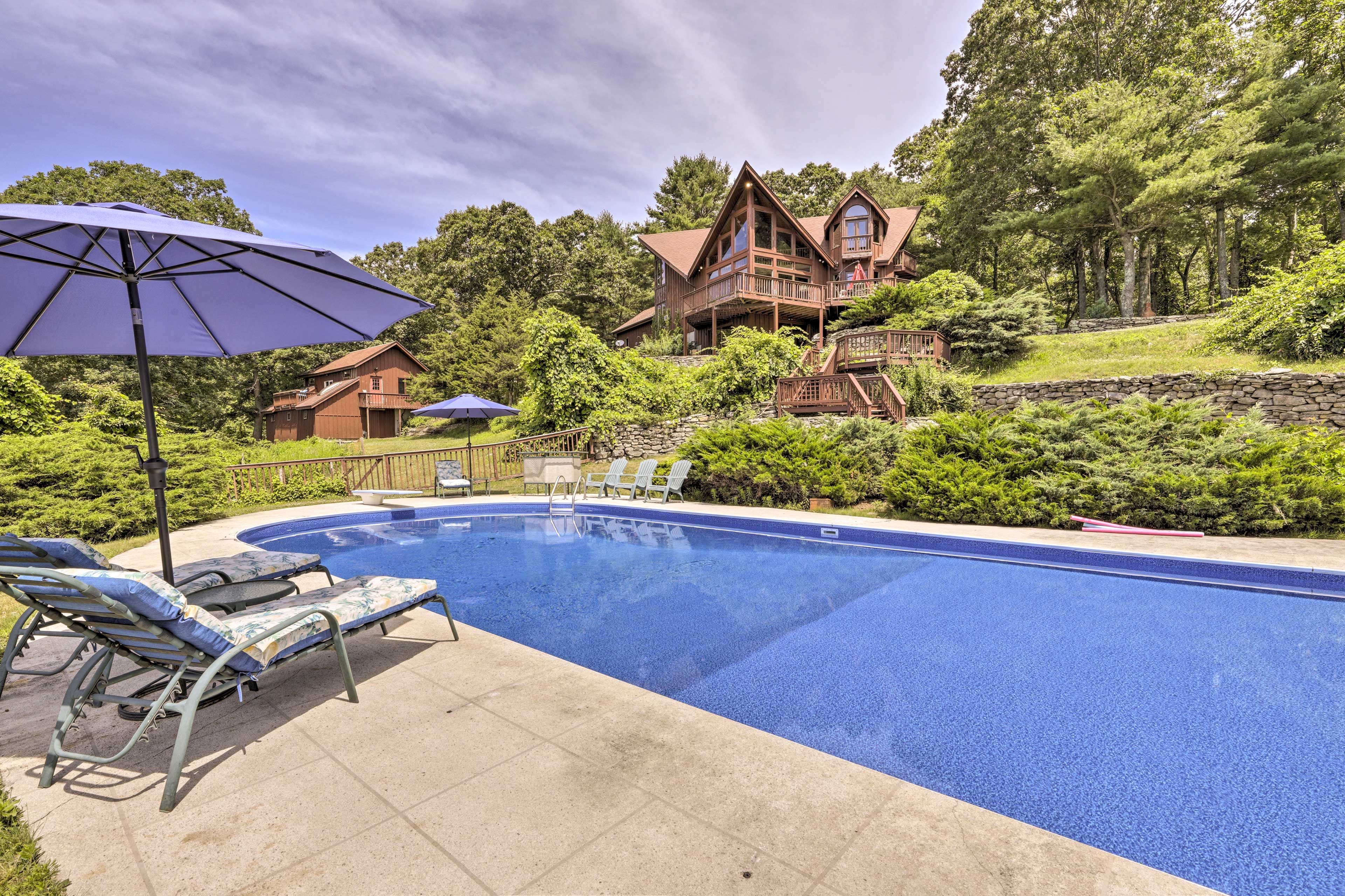 Montville Vacation Rental | 1BR | 1BA | 625 Sq Ft | Stairs Required to Enter