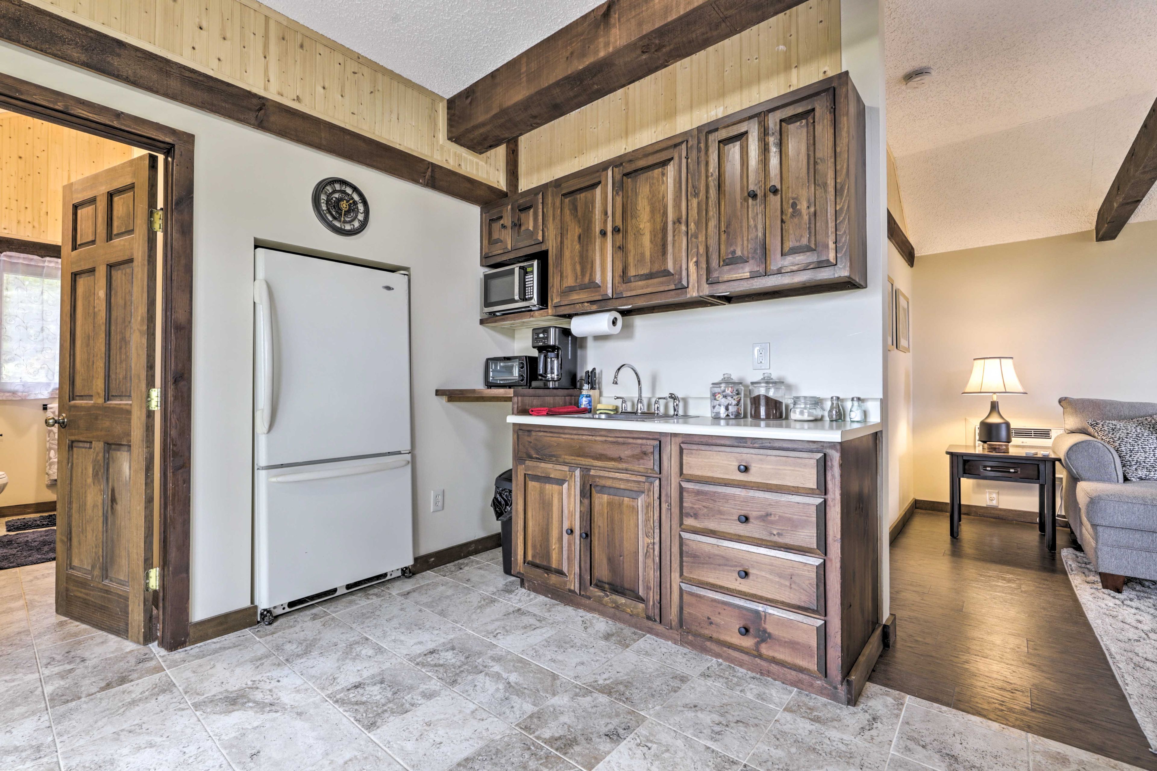 Kitchenette | Pots & Pans | Drip Coffee Maker