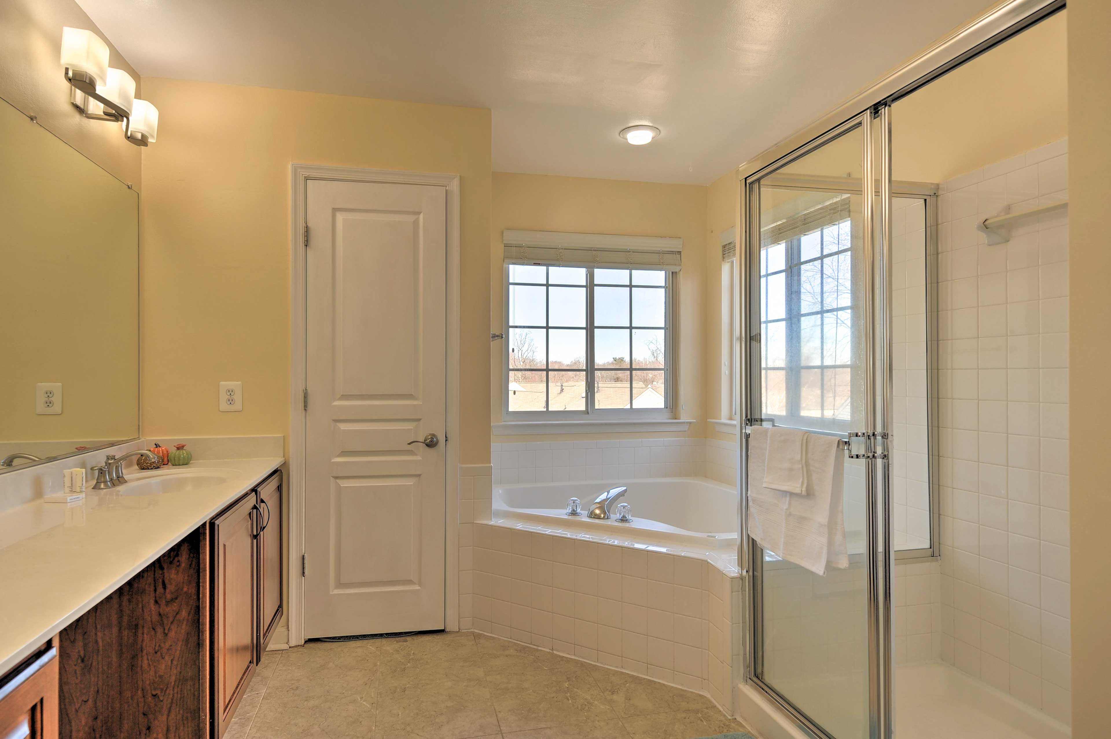 En-Suite Bathroom | Towels Provided | Complimentary Toiletries