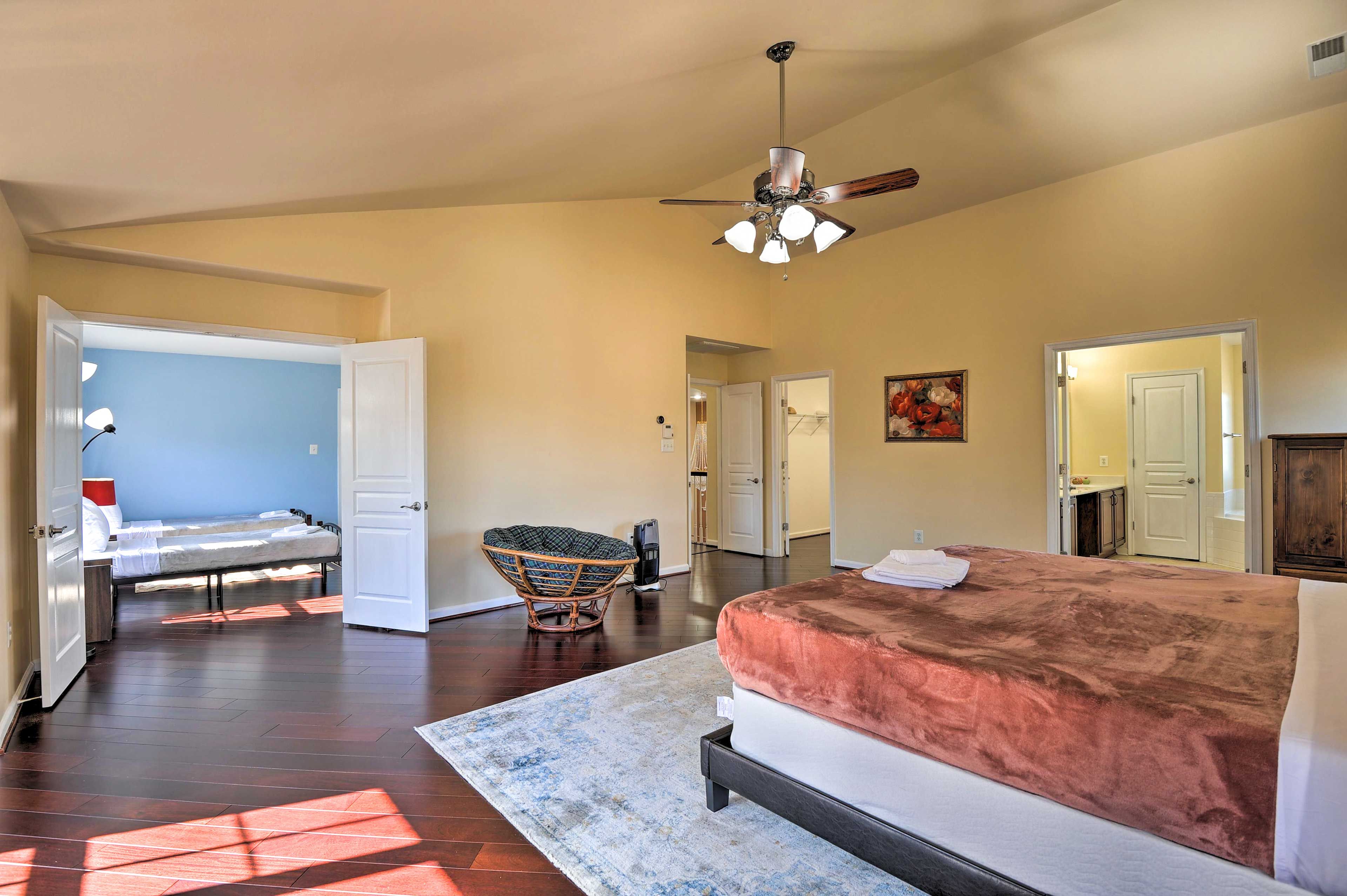 Bedroom 1 | Linens Provided | En-Suite Bathroom