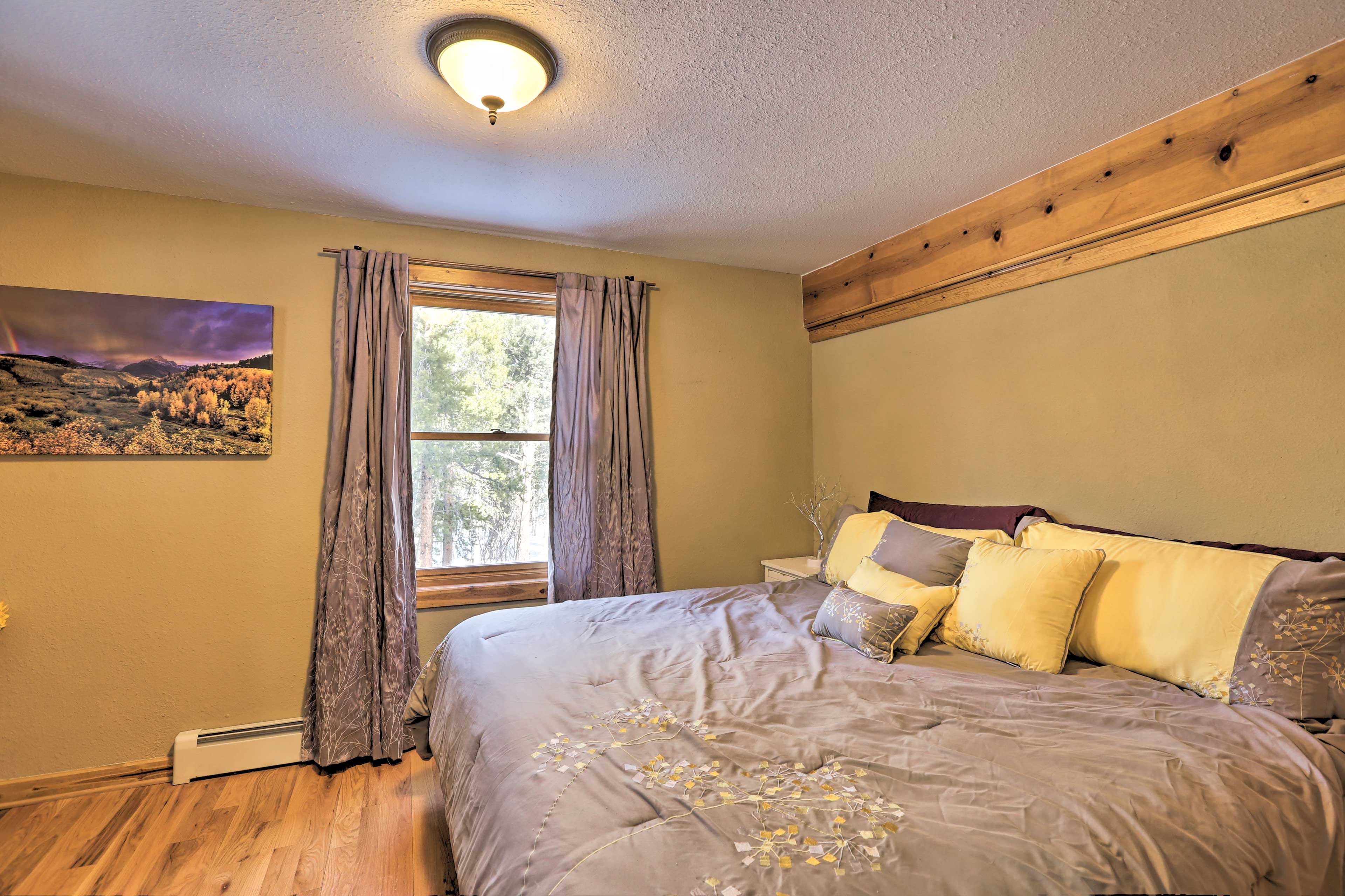 Bedroom 2 | Aspen Room | King Bed