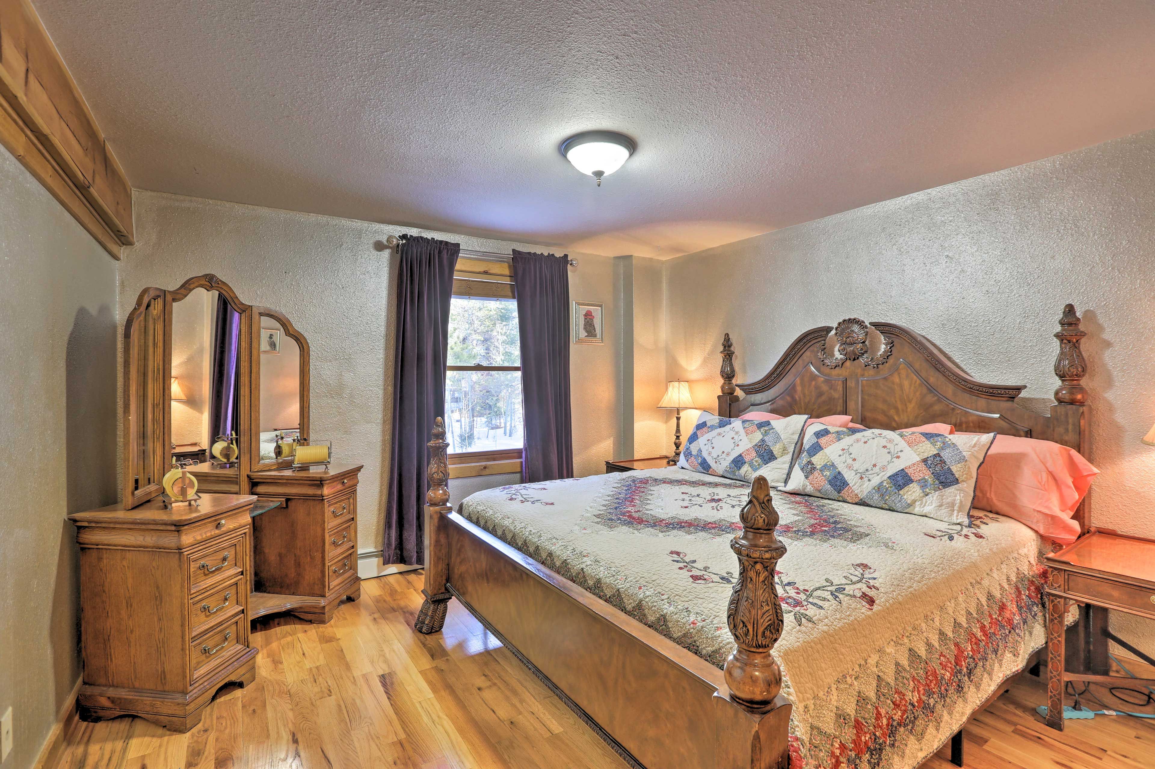 Bedroom 3 | Victorian Room | King Bed
