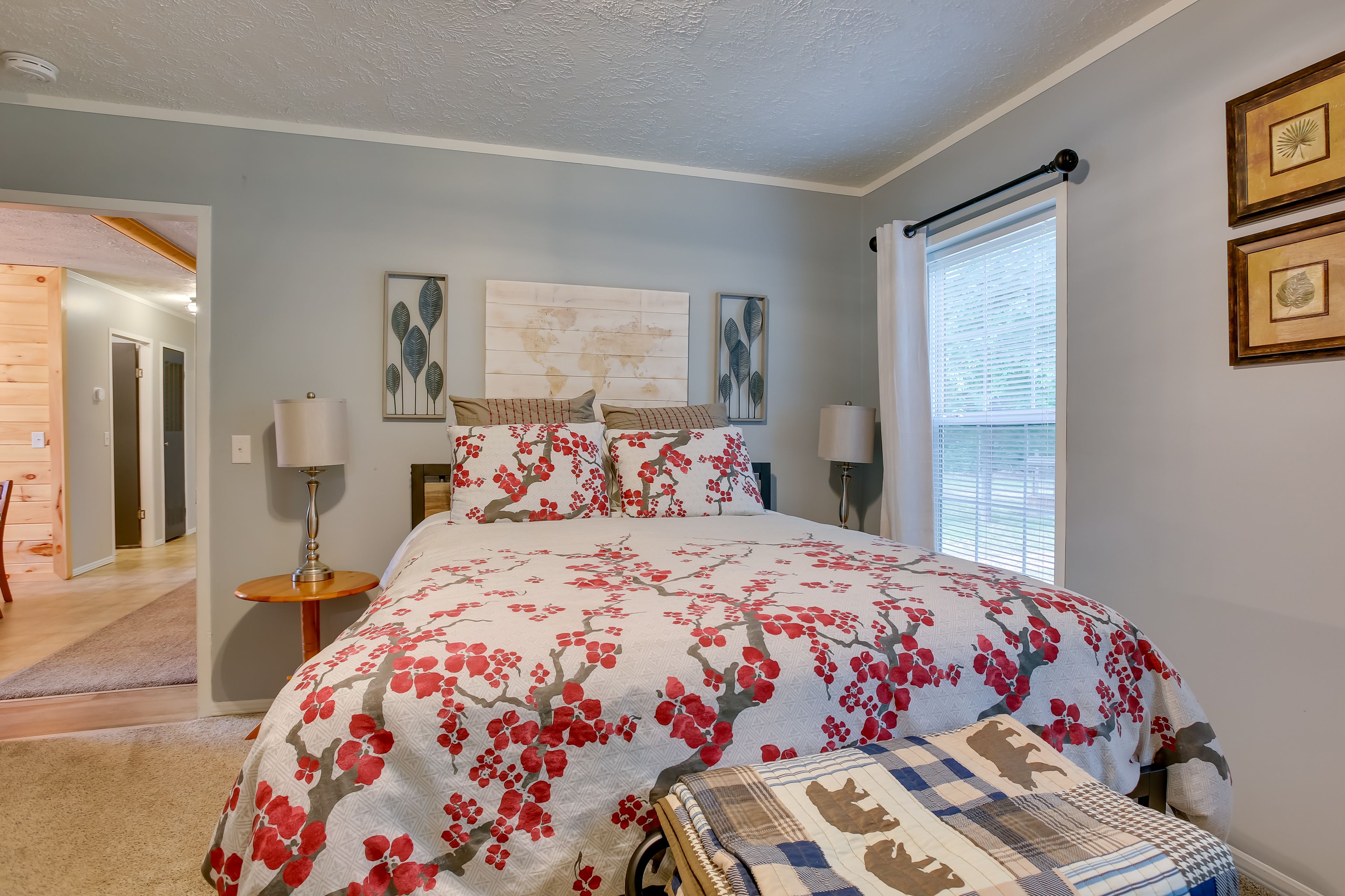 Bedroom 1 | Queen Bed | Main Floor