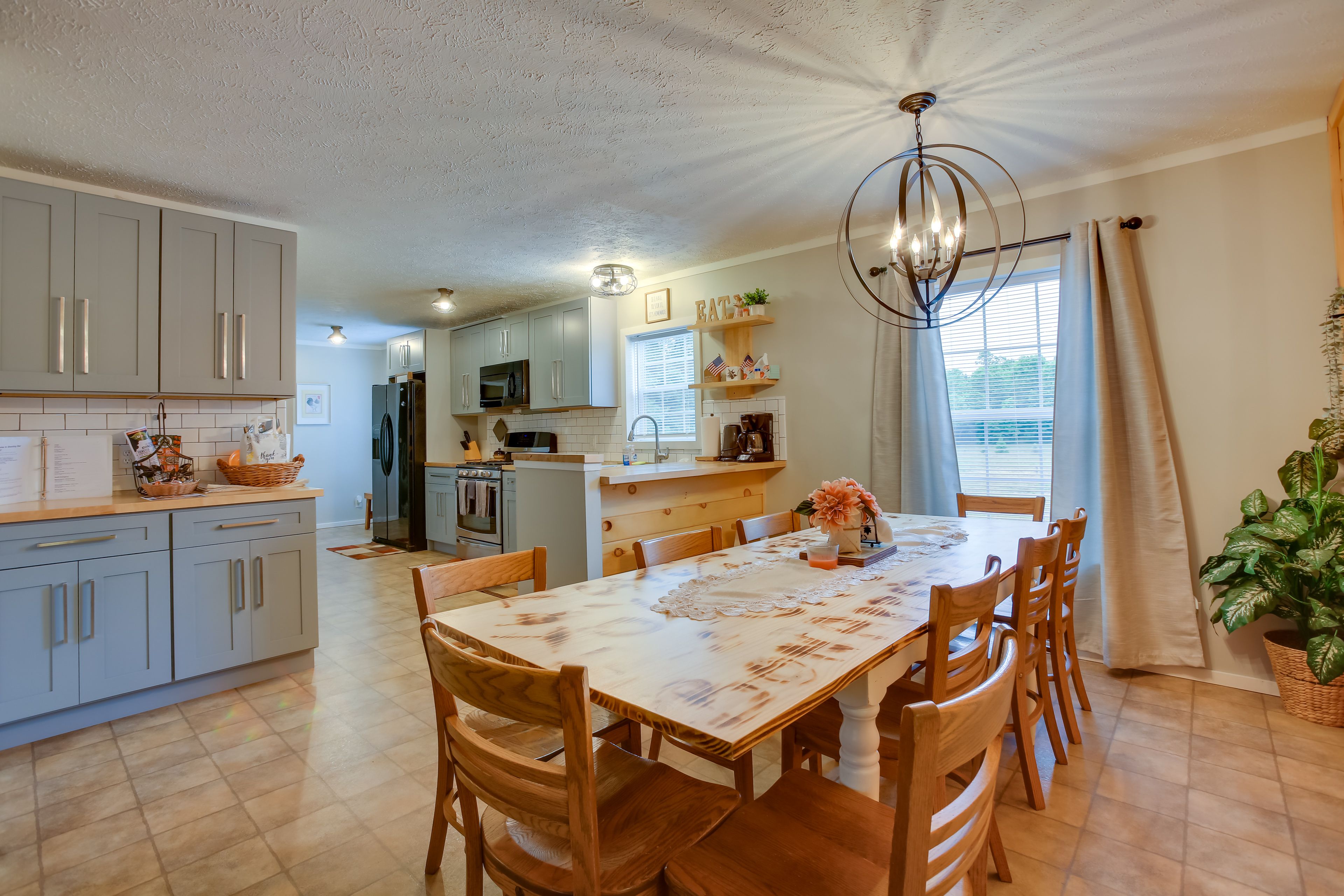 Dining Area | Main Floor