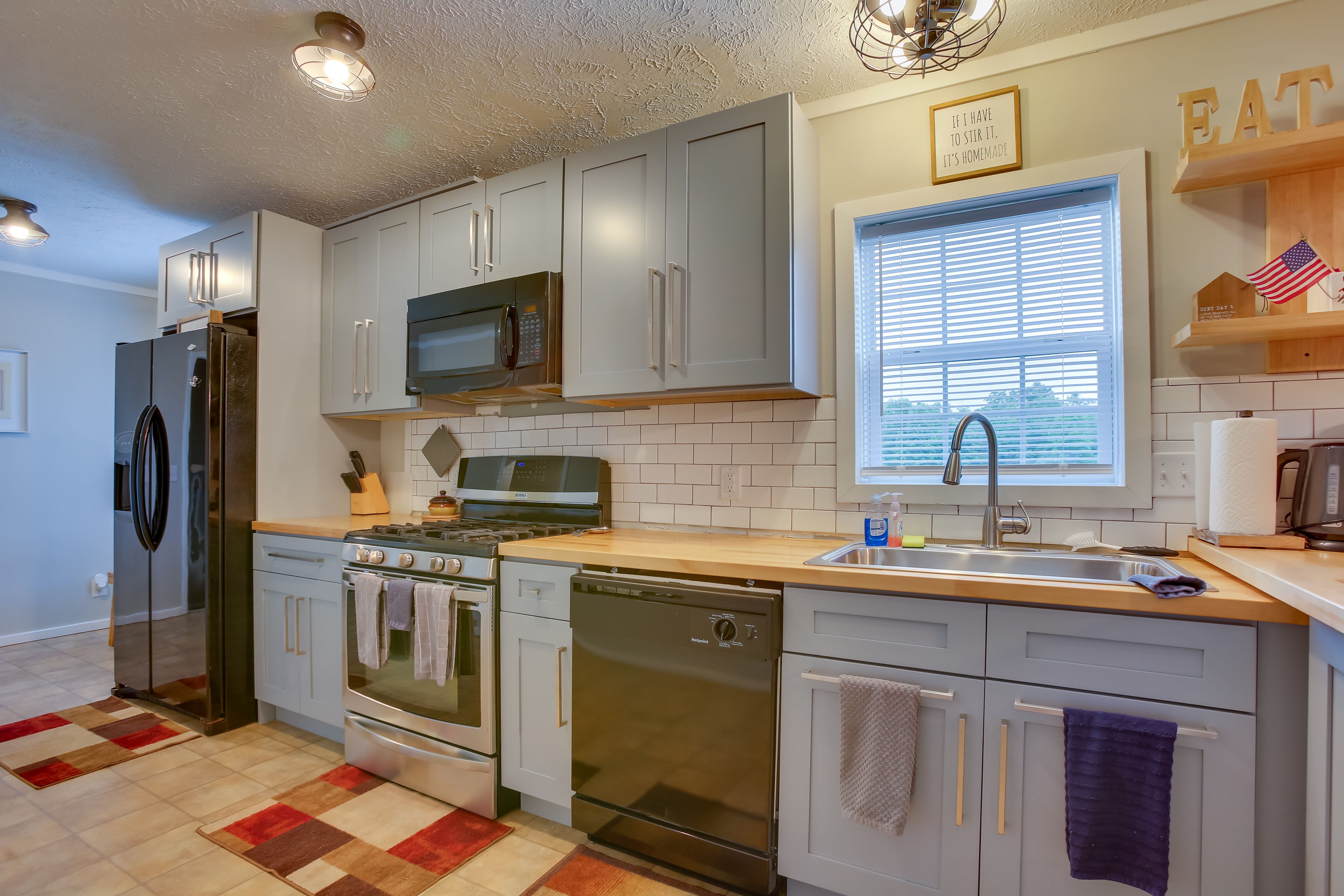 Kitchen | Main Floor