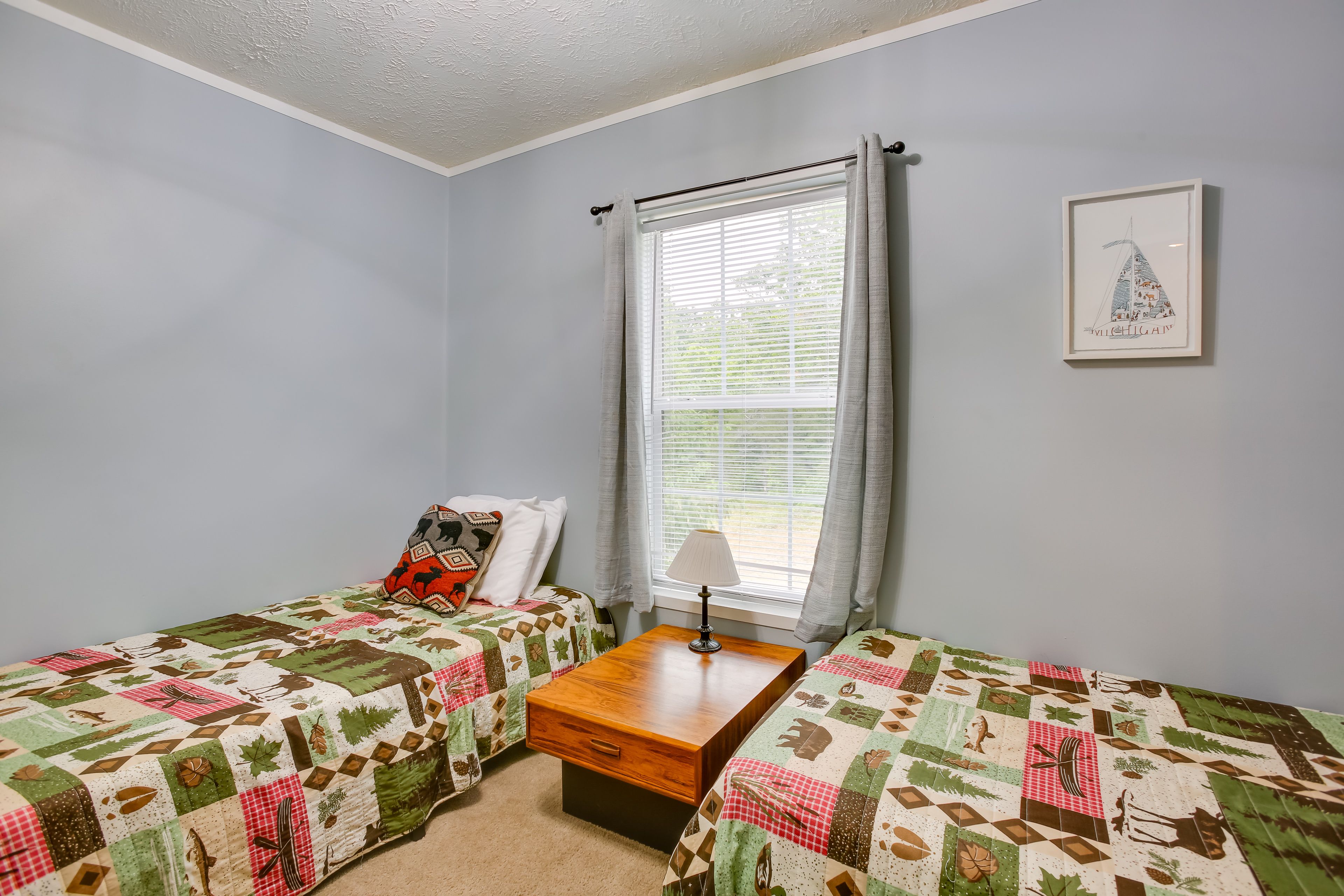 Bedroom 3 | 2 Twin Beds | Main Floor