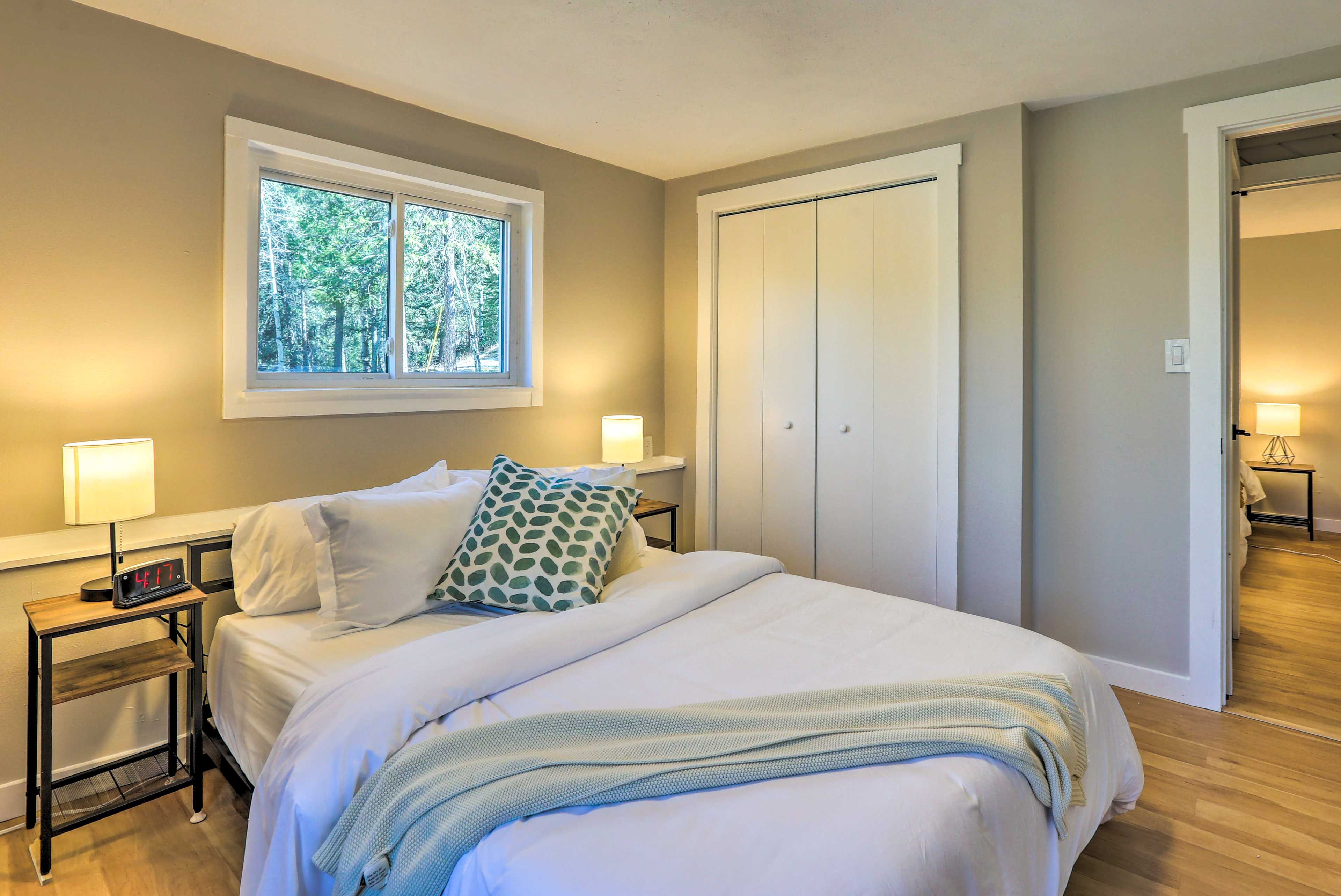 Bedroom 3 | Queen Bed