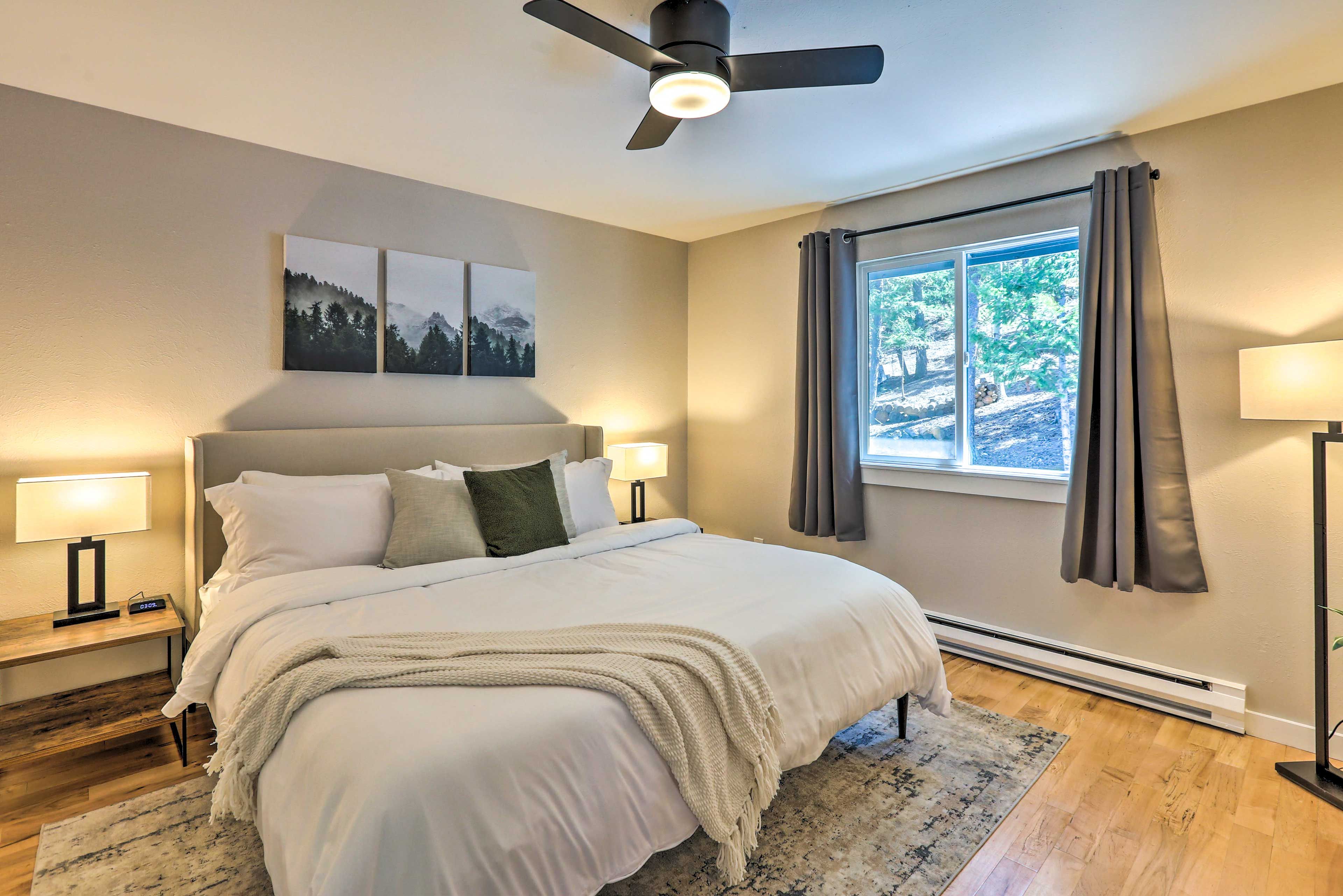 Bedroom 1 | King Bed