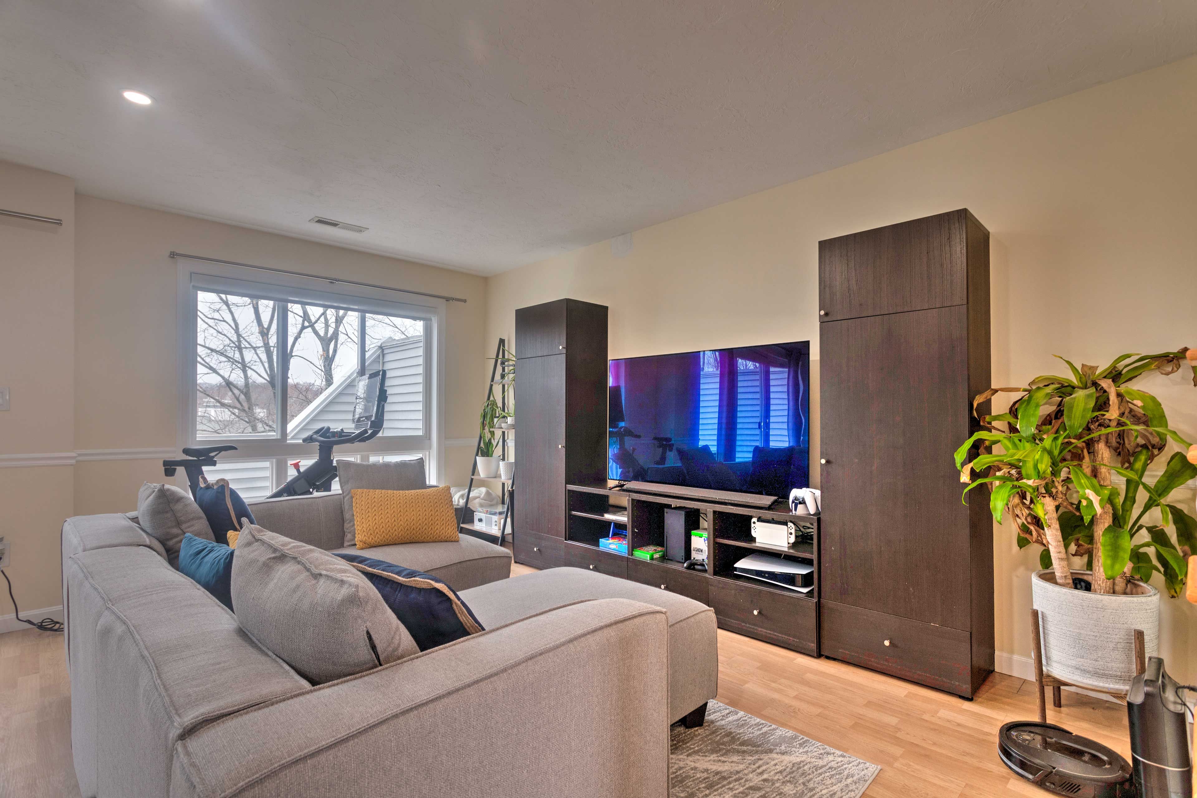 Living Room | Smart TV | Video Games