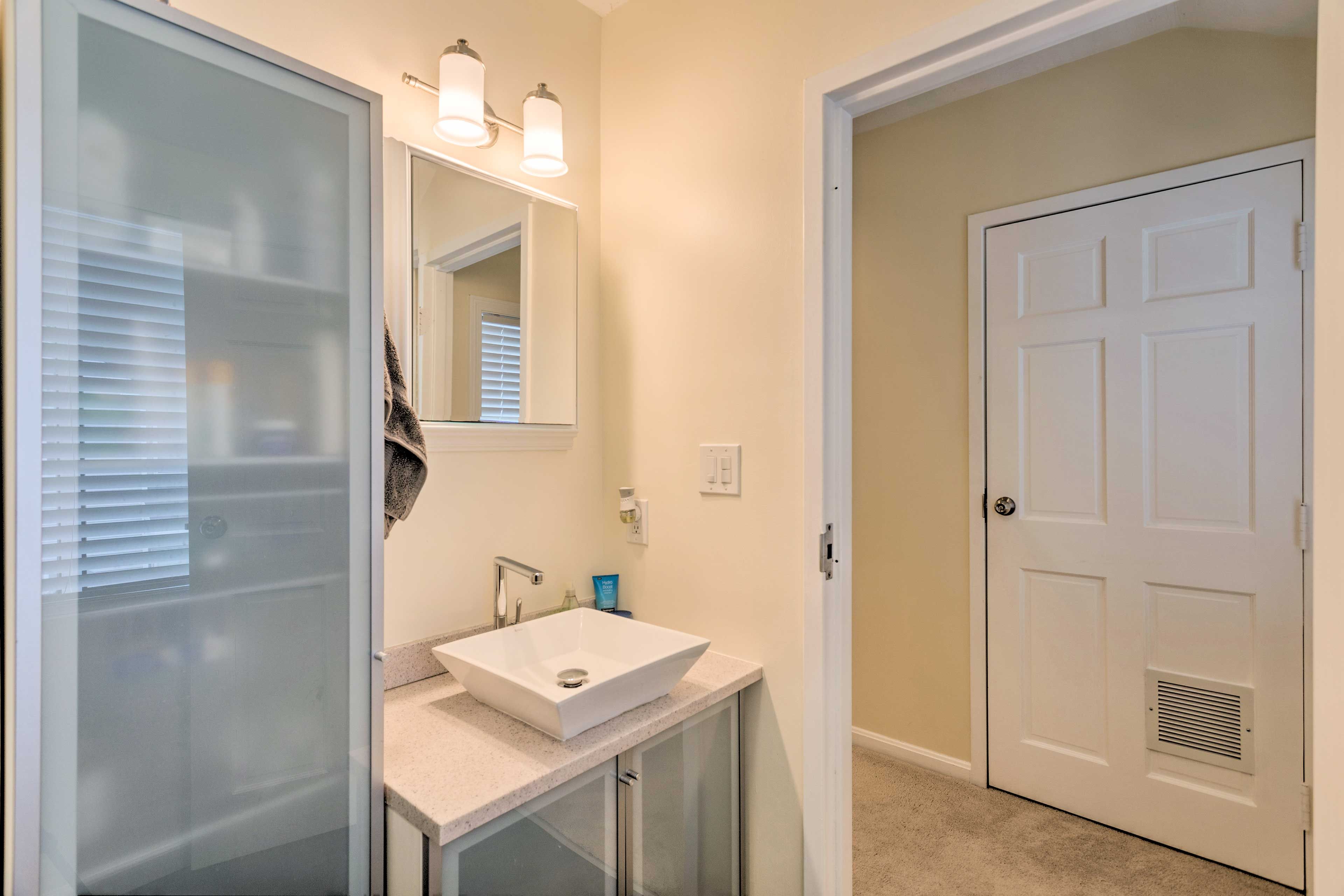 Full Bathroom | Hair Dryer