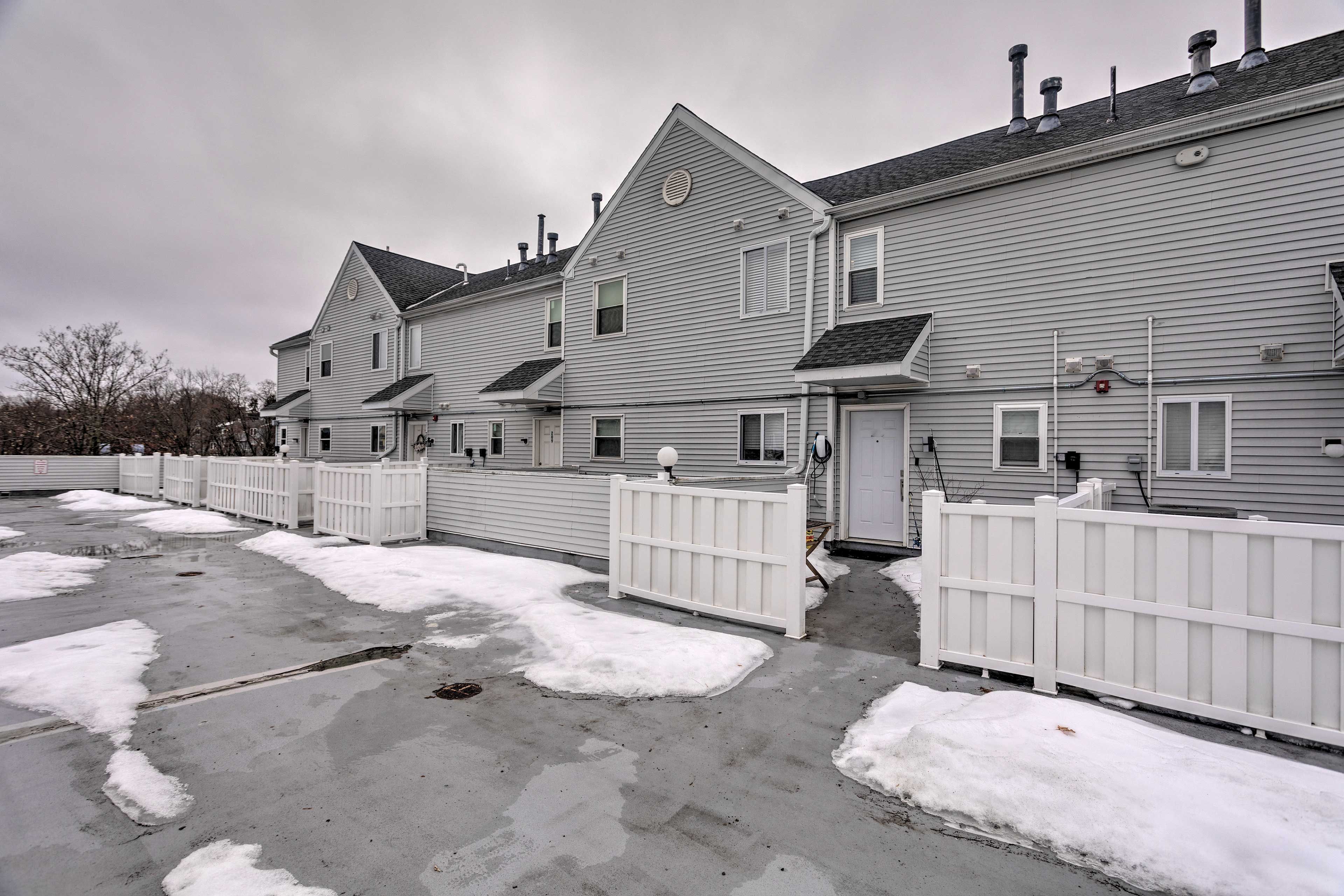 Parking | Garage (1 Vehicle) | Street Parking