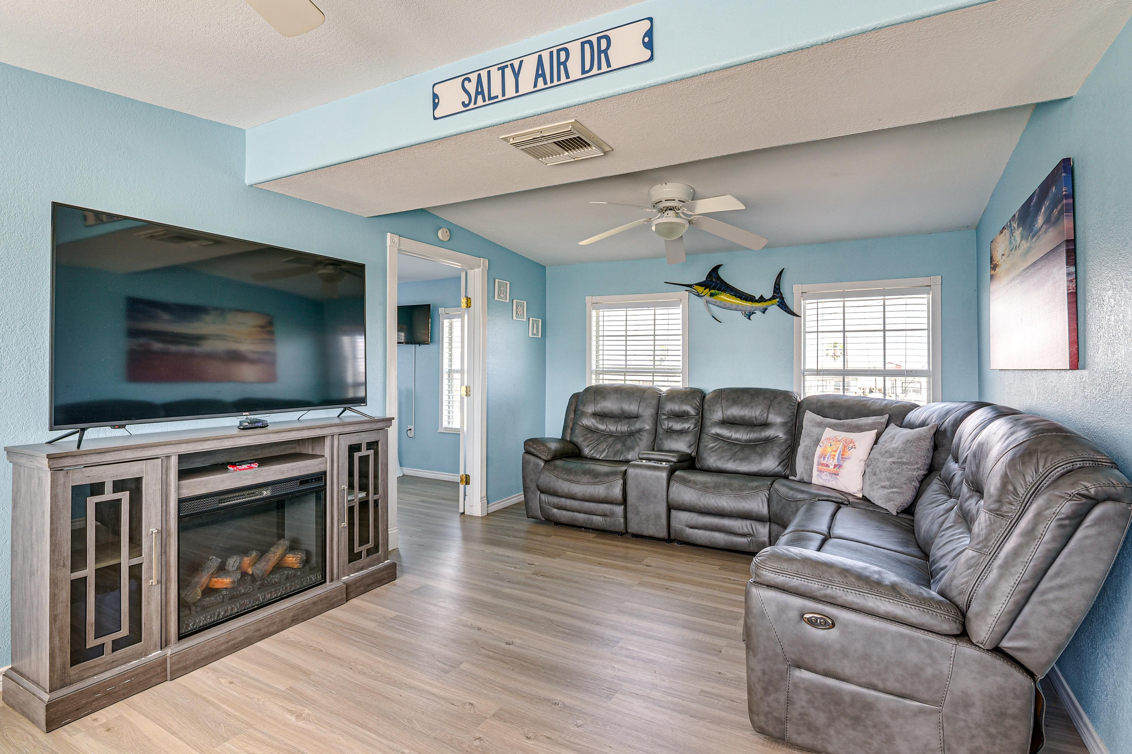 Living Room | Smart TV