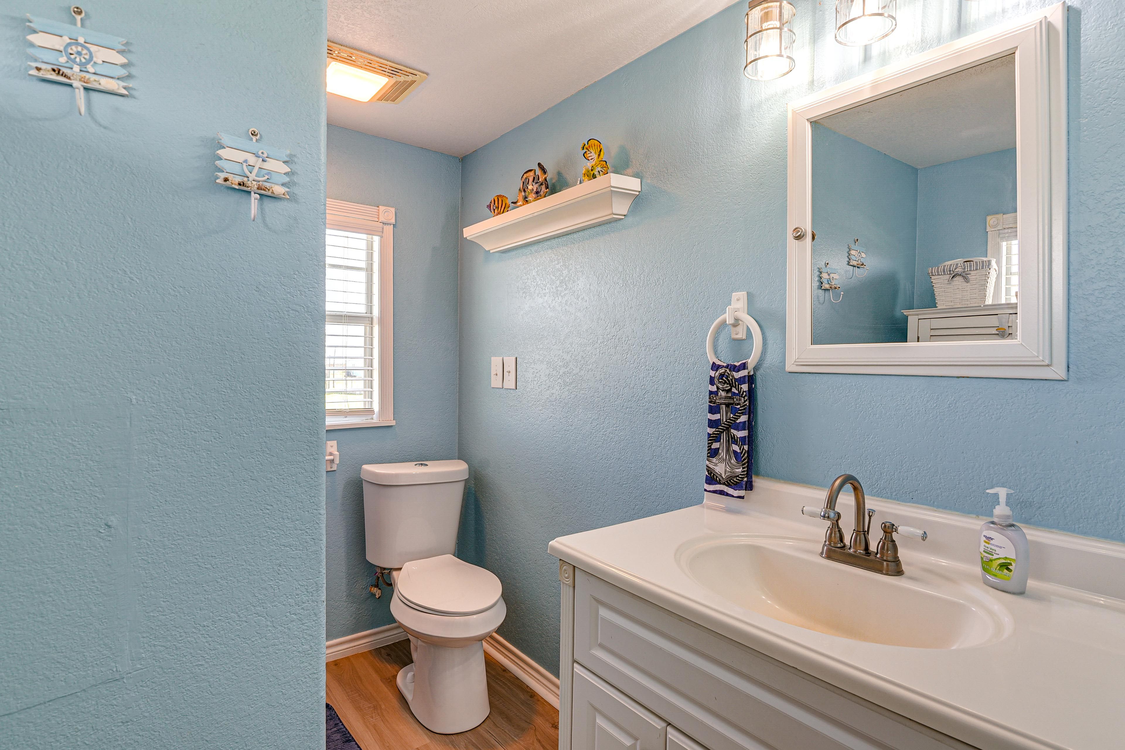 Full Bathroom | Hair Dryer