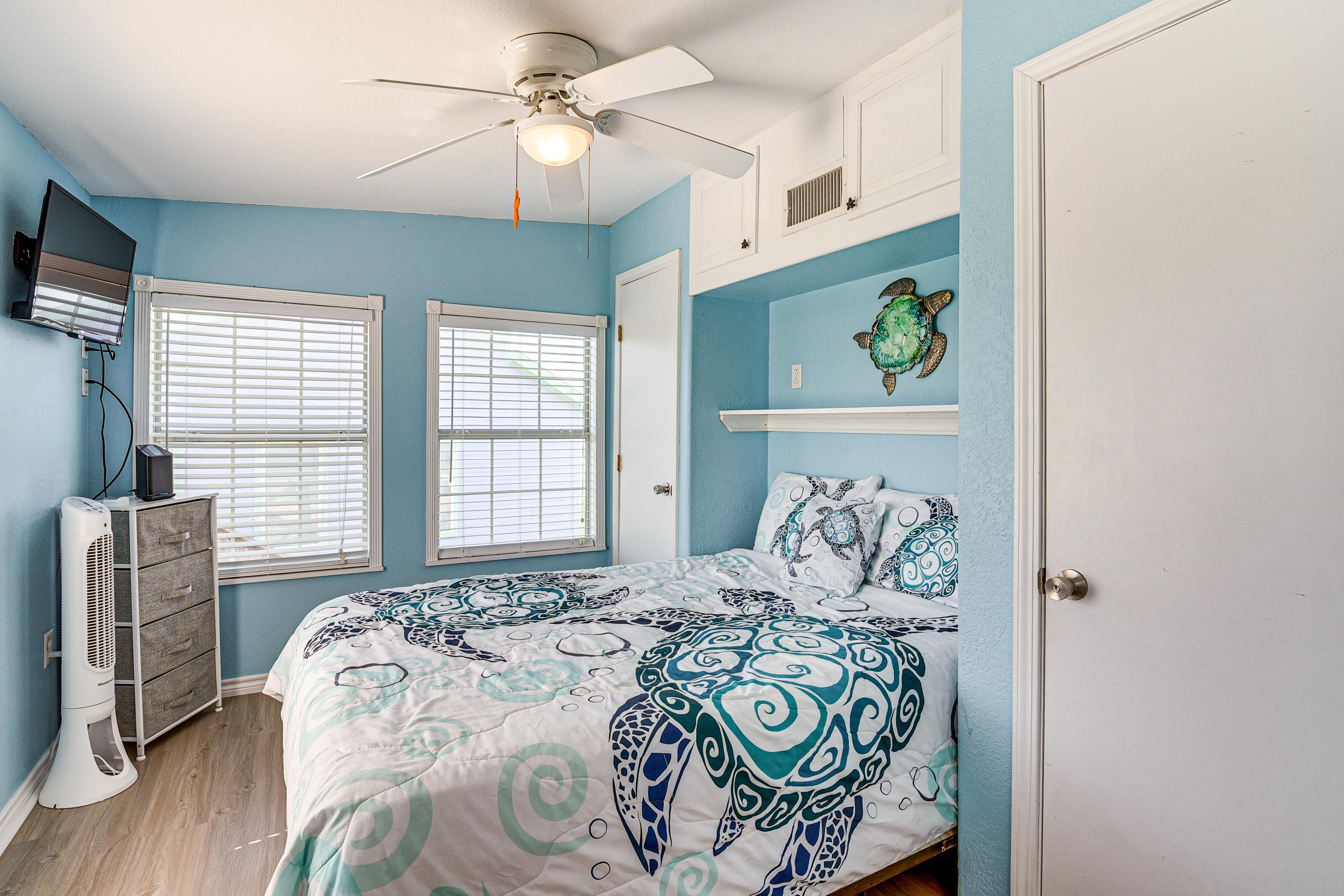 Bedroom 2 | Queen Bed