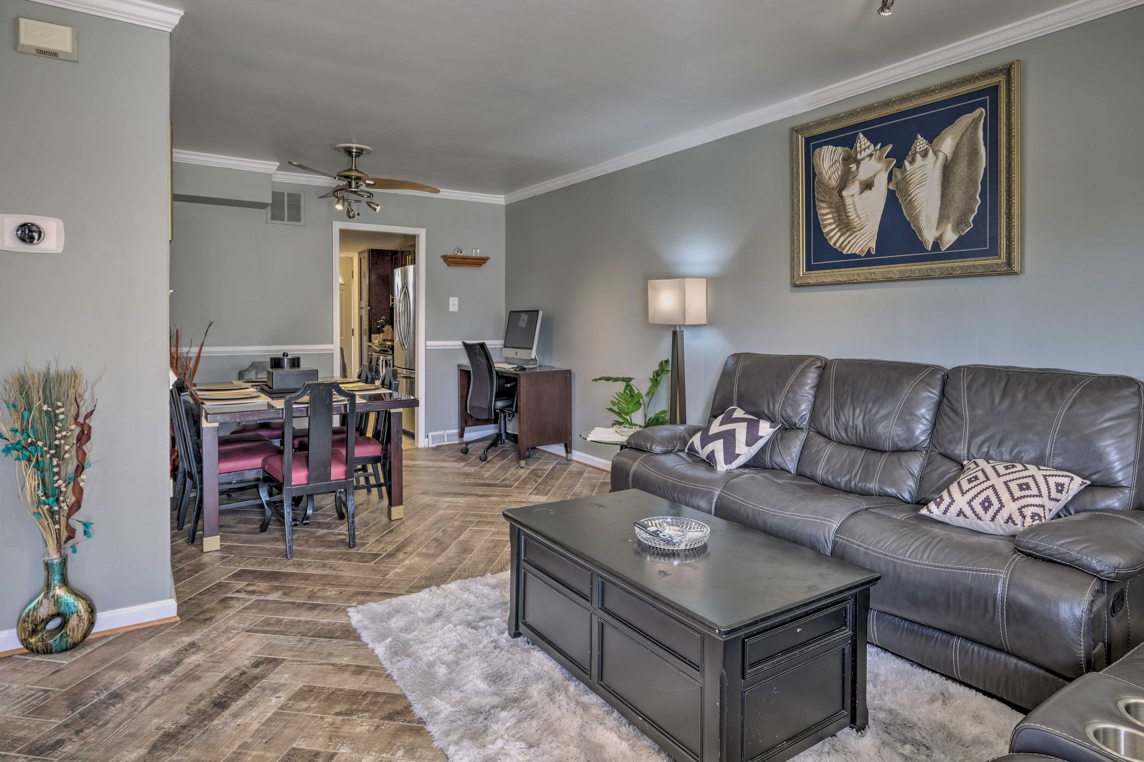 Living Area | Single-Story Home | Smart TV | Internet Access