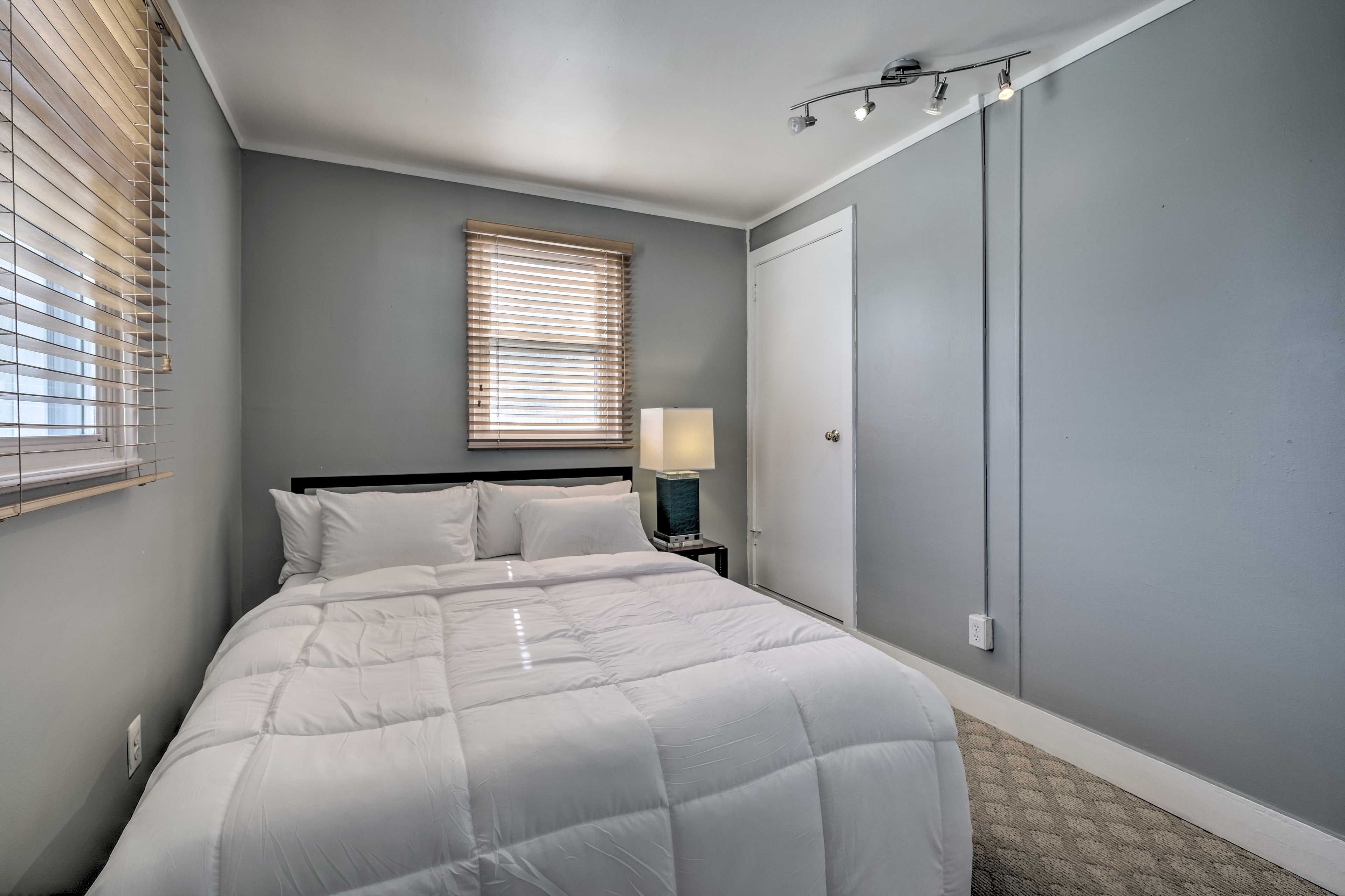 Bedroom 1 | Hangers