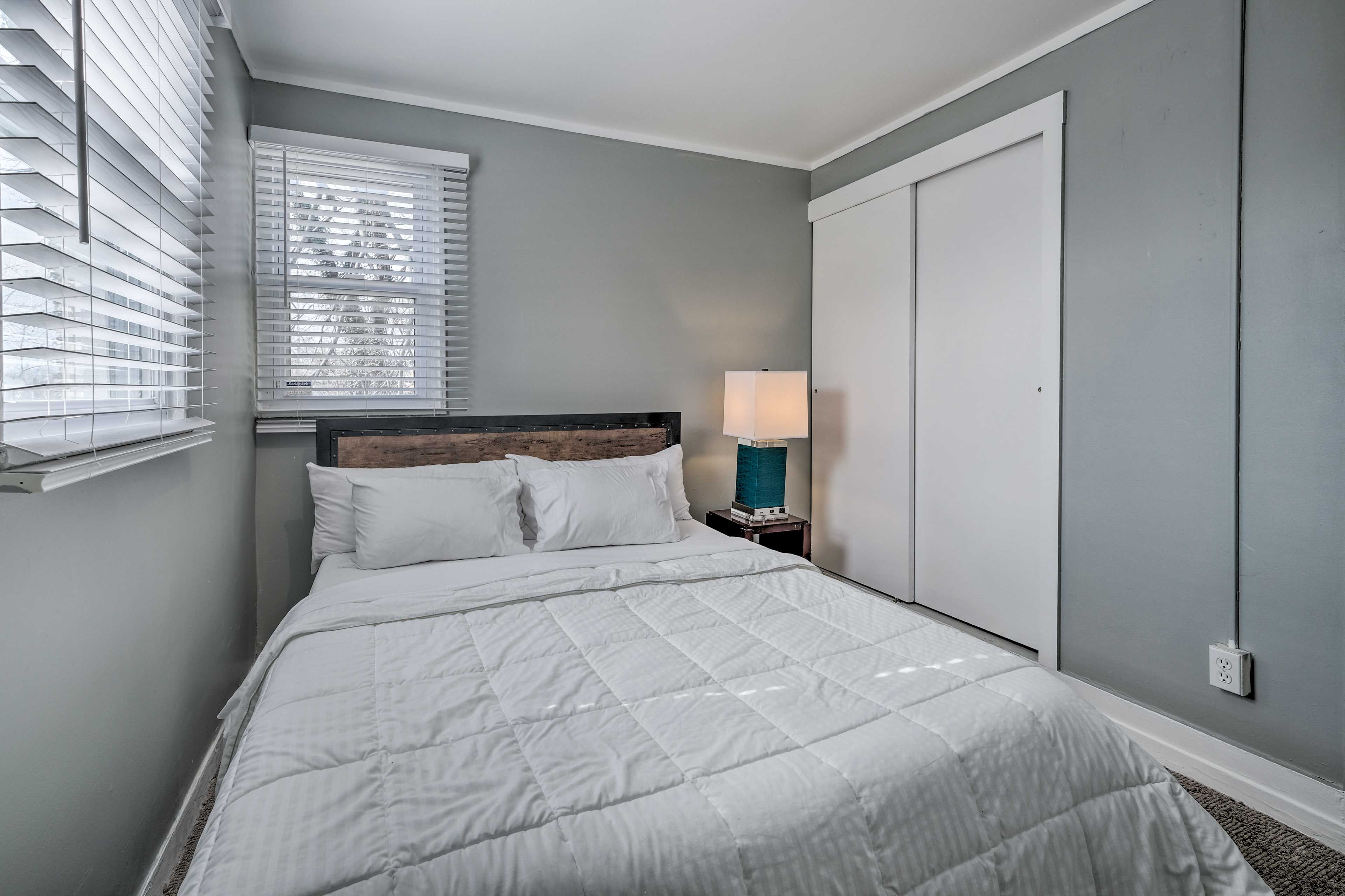 Bedroom 3 | Hangers