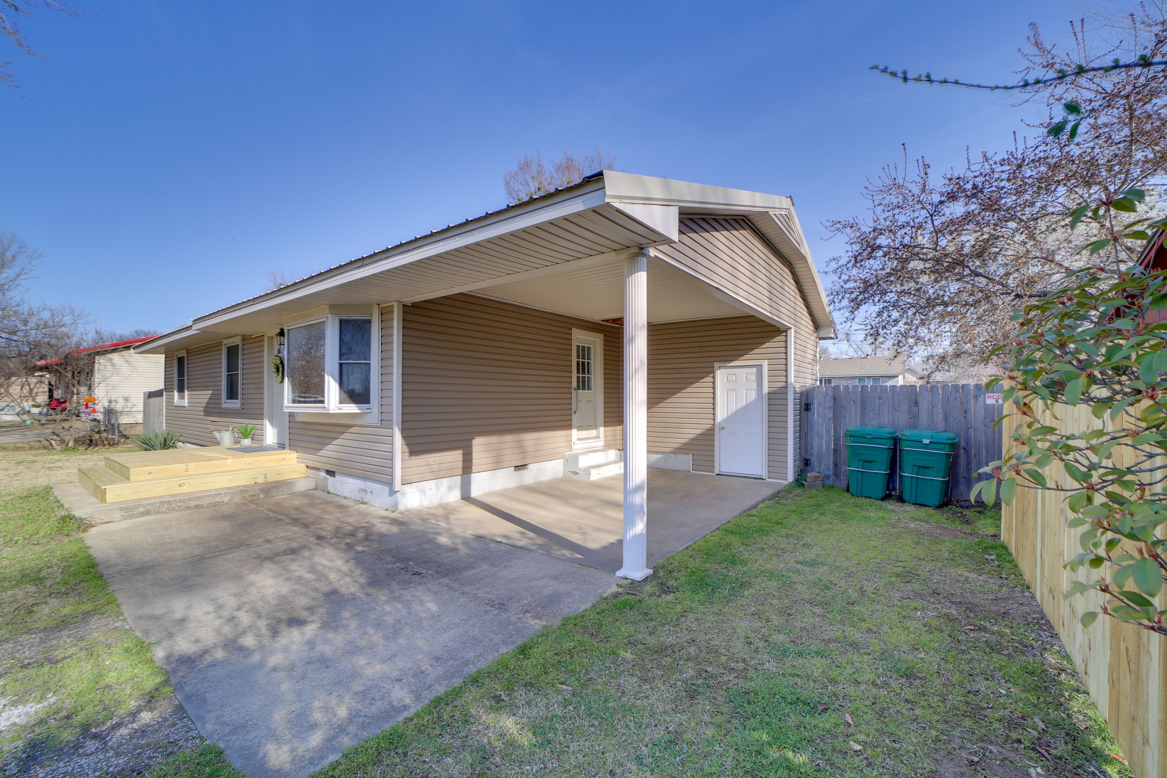 Property Exterior | Carport (1 Vehicle)