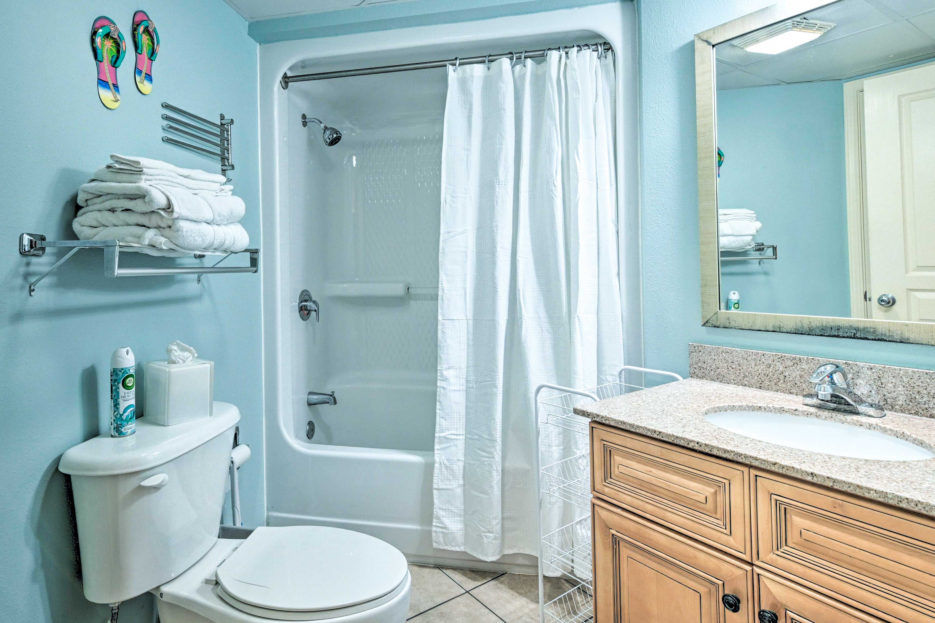 En-Suite Bathroom | Towels Provided | Complimentary Toiletries