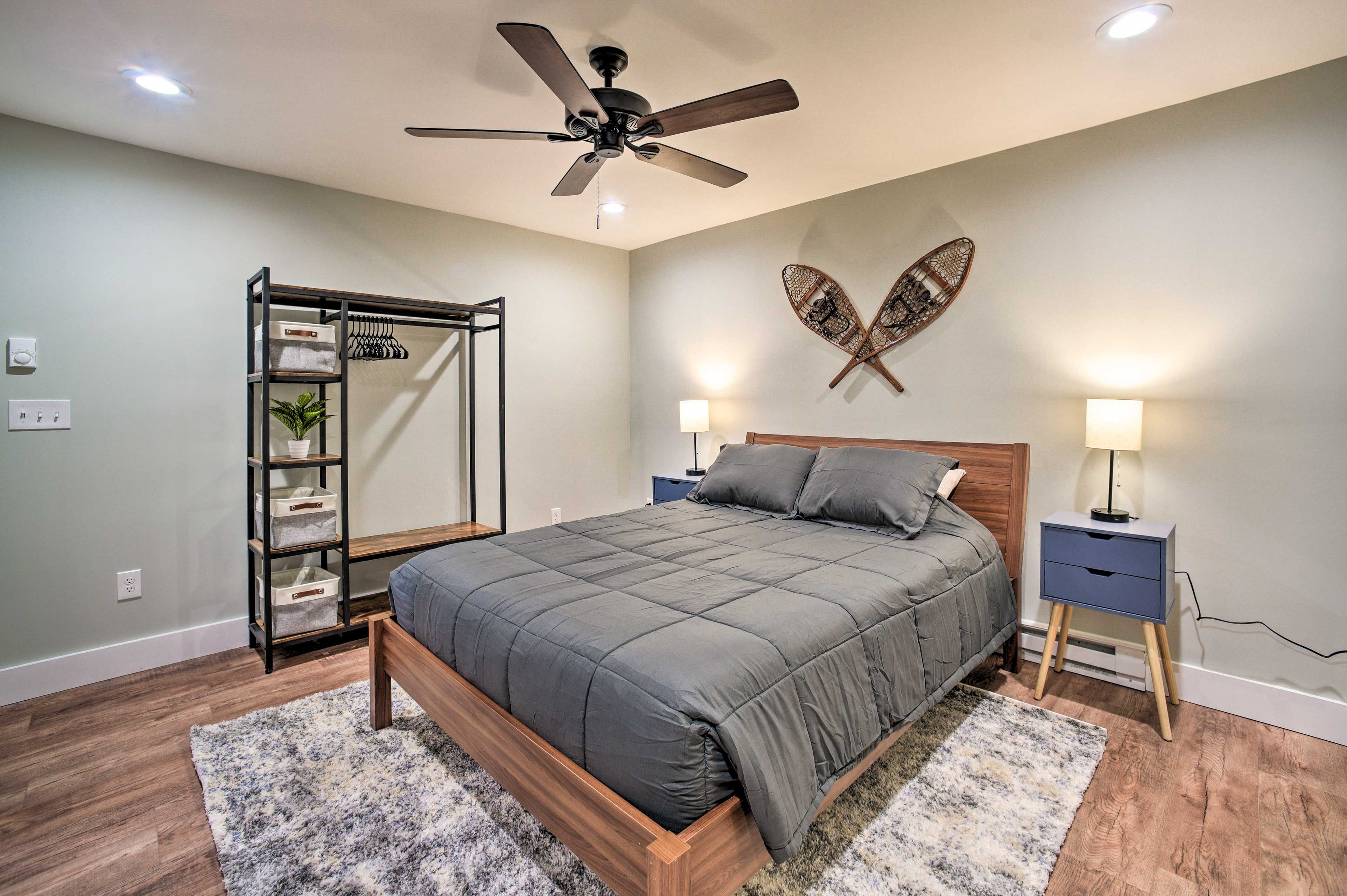 Bedroom | Queen Bed | Hangers