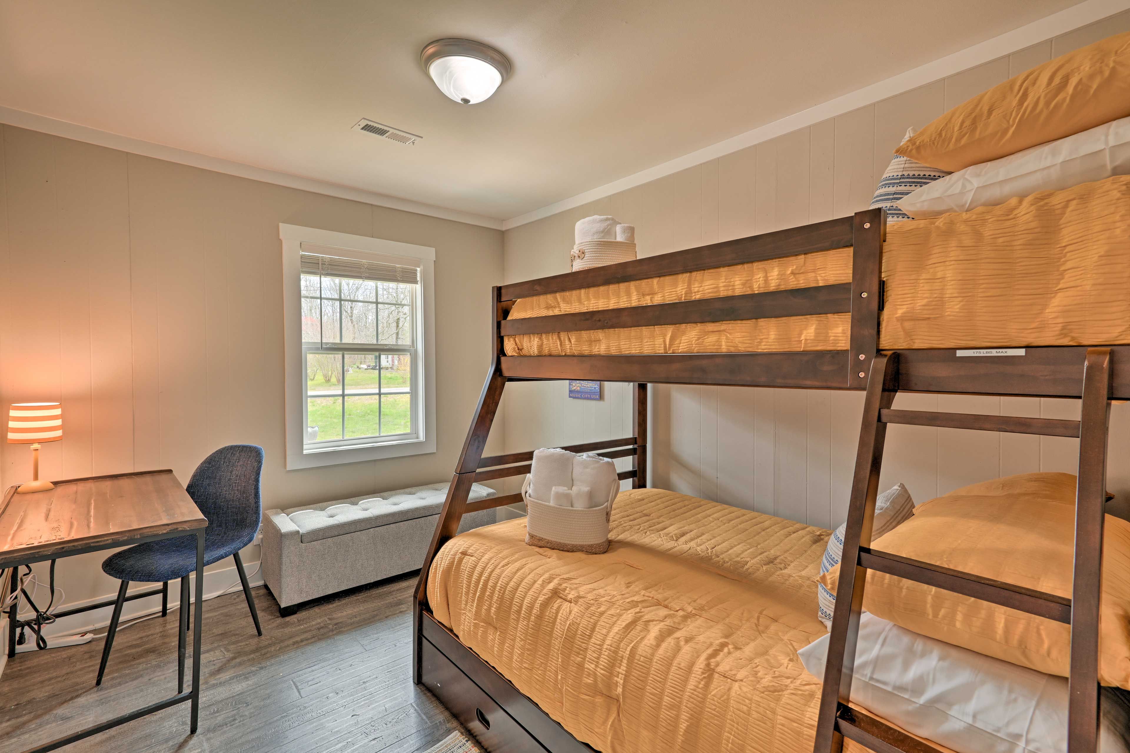 Bedroom 2 | Twin/Full Bunk Bed