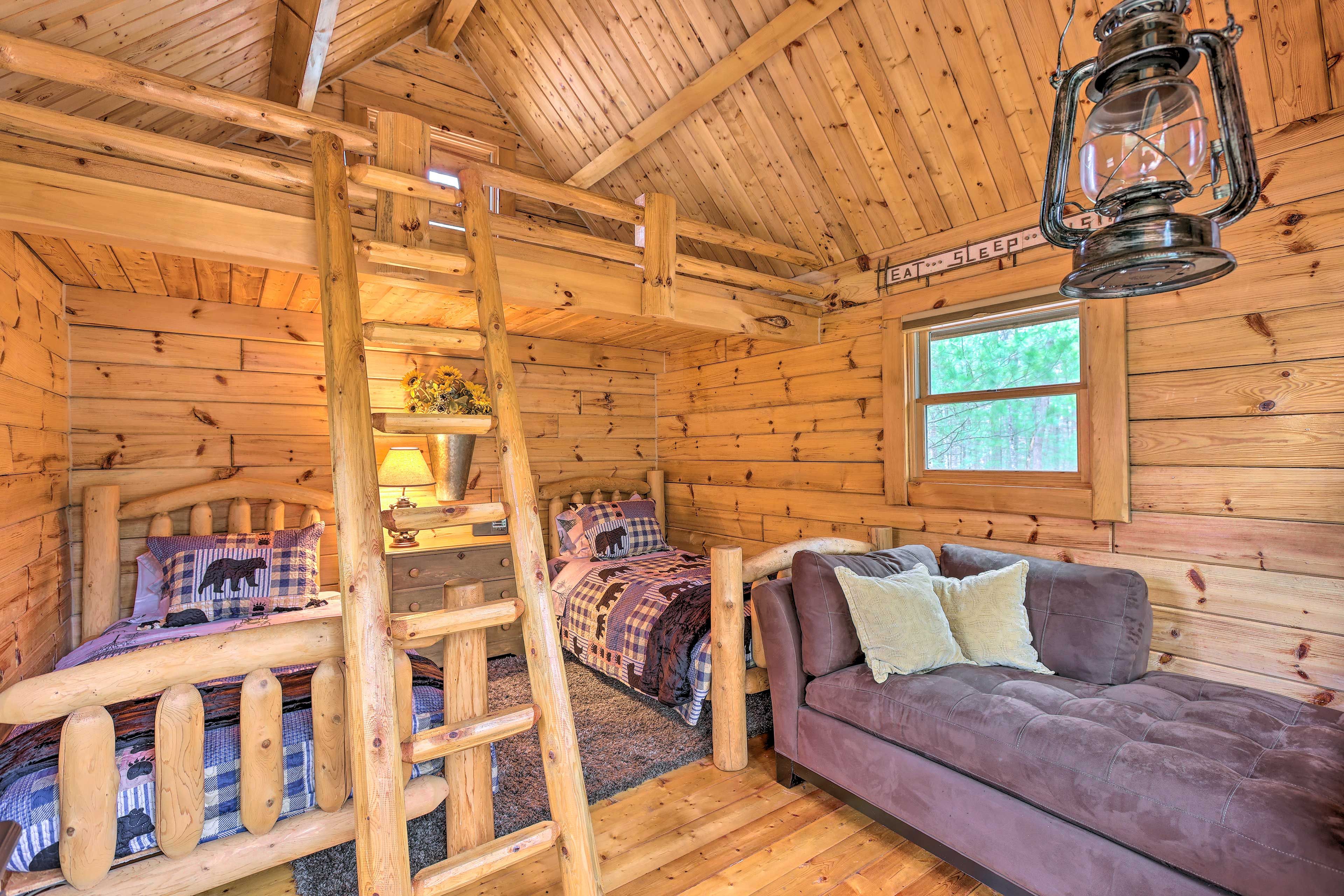 Seasonal Studio | 2 Twin Beds