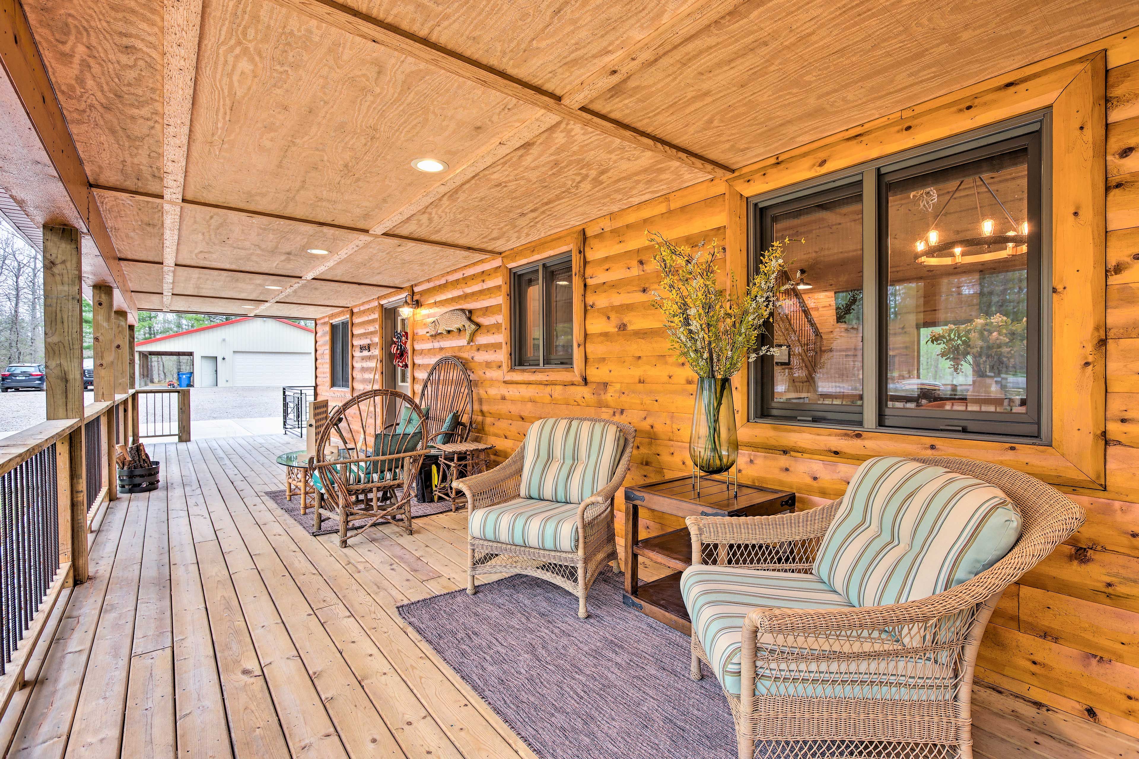 Furnished Porch