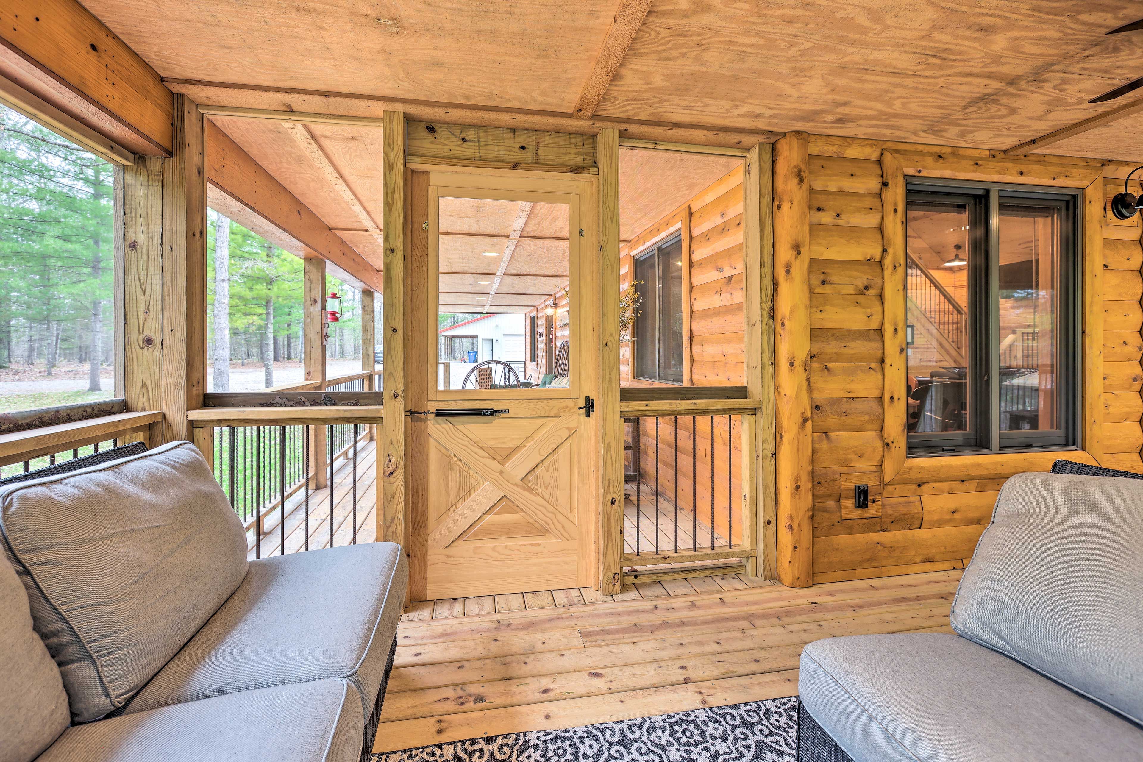 Screened-In Deck
