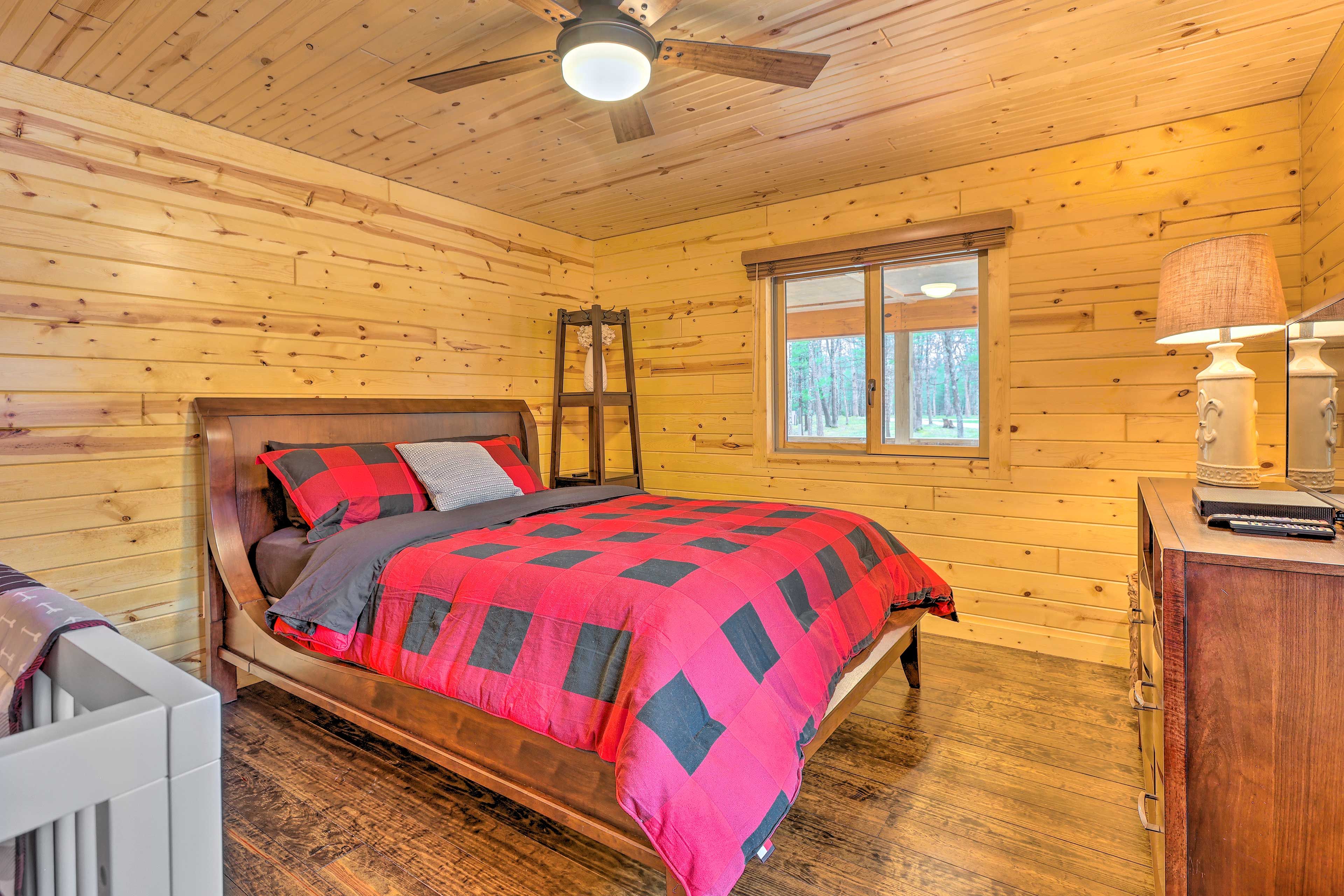 Bedroom 1 | Queen Bed | Main Level | Crib Available