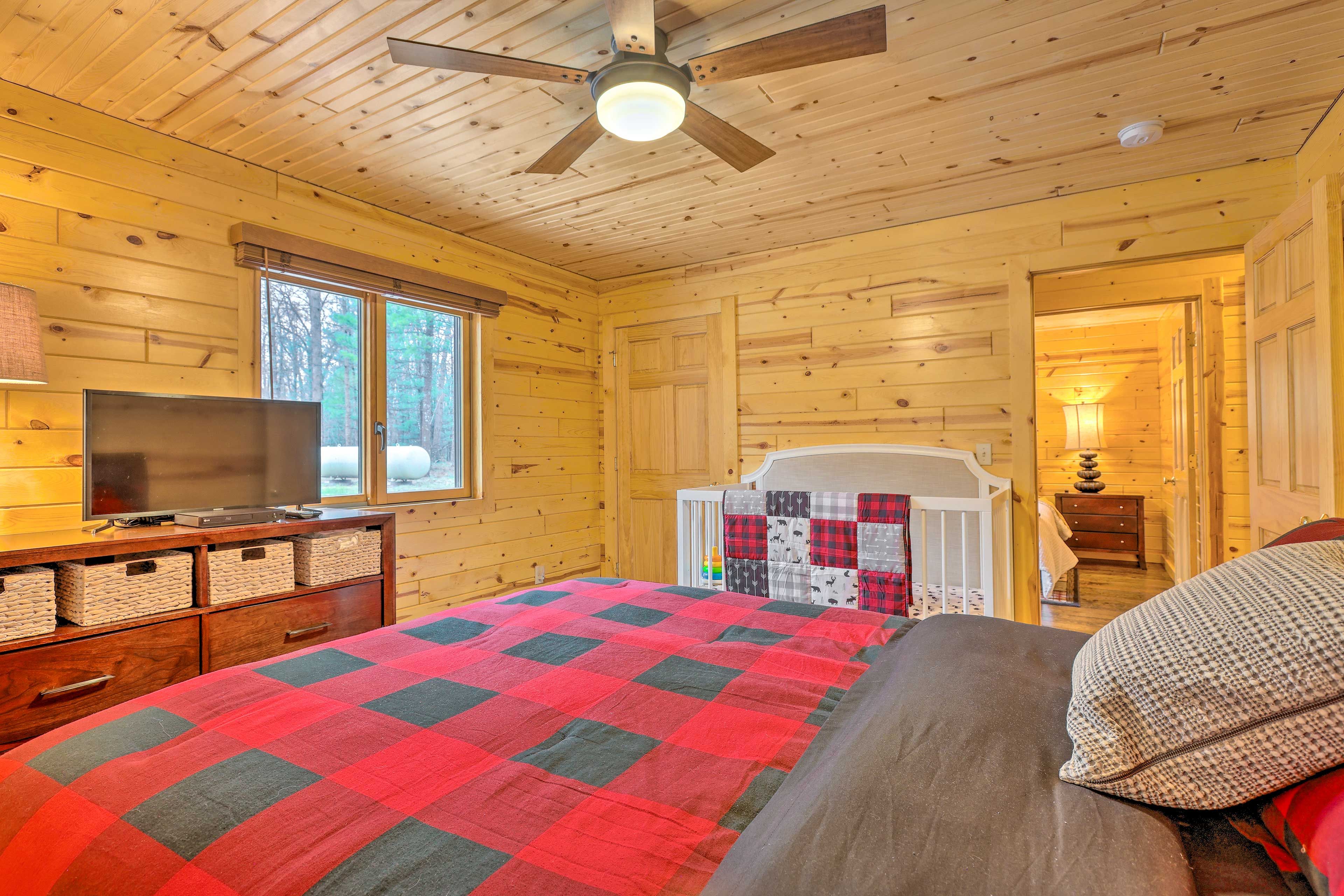 Bedroom 1 | Smart TV