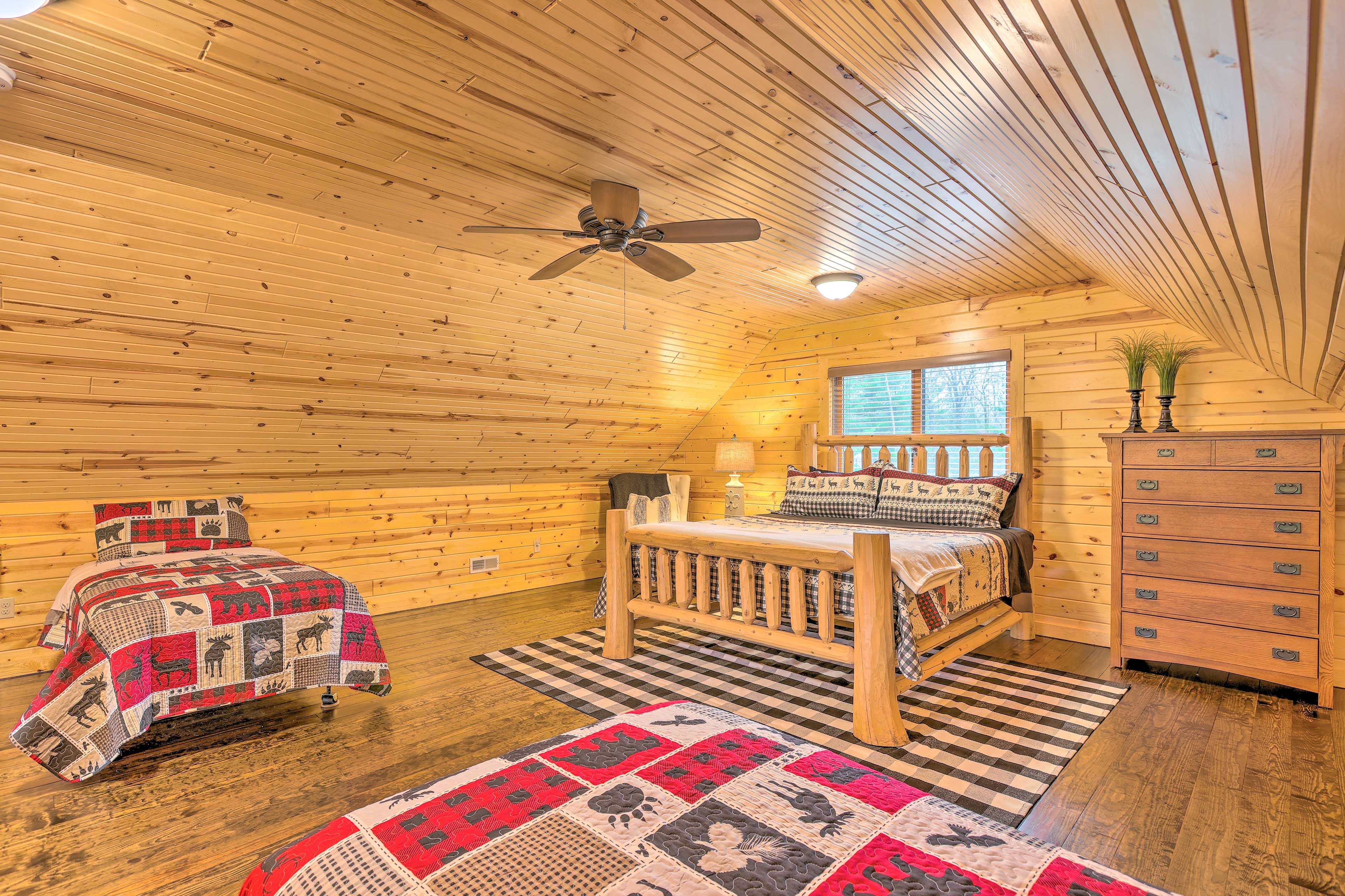 Loft | King Bed | 2 Twin Beds | Upper Level