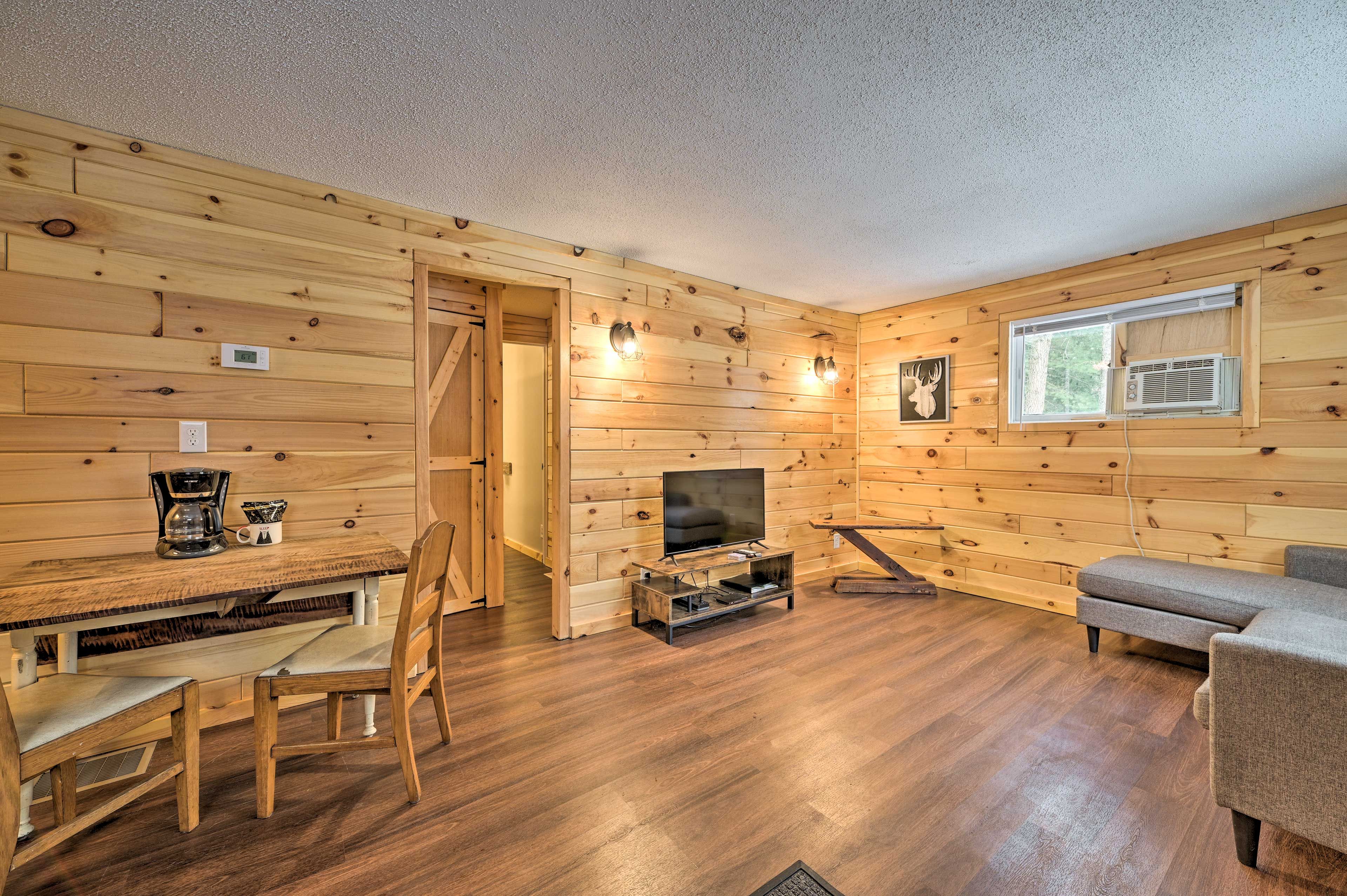 Living Area | Smart TV