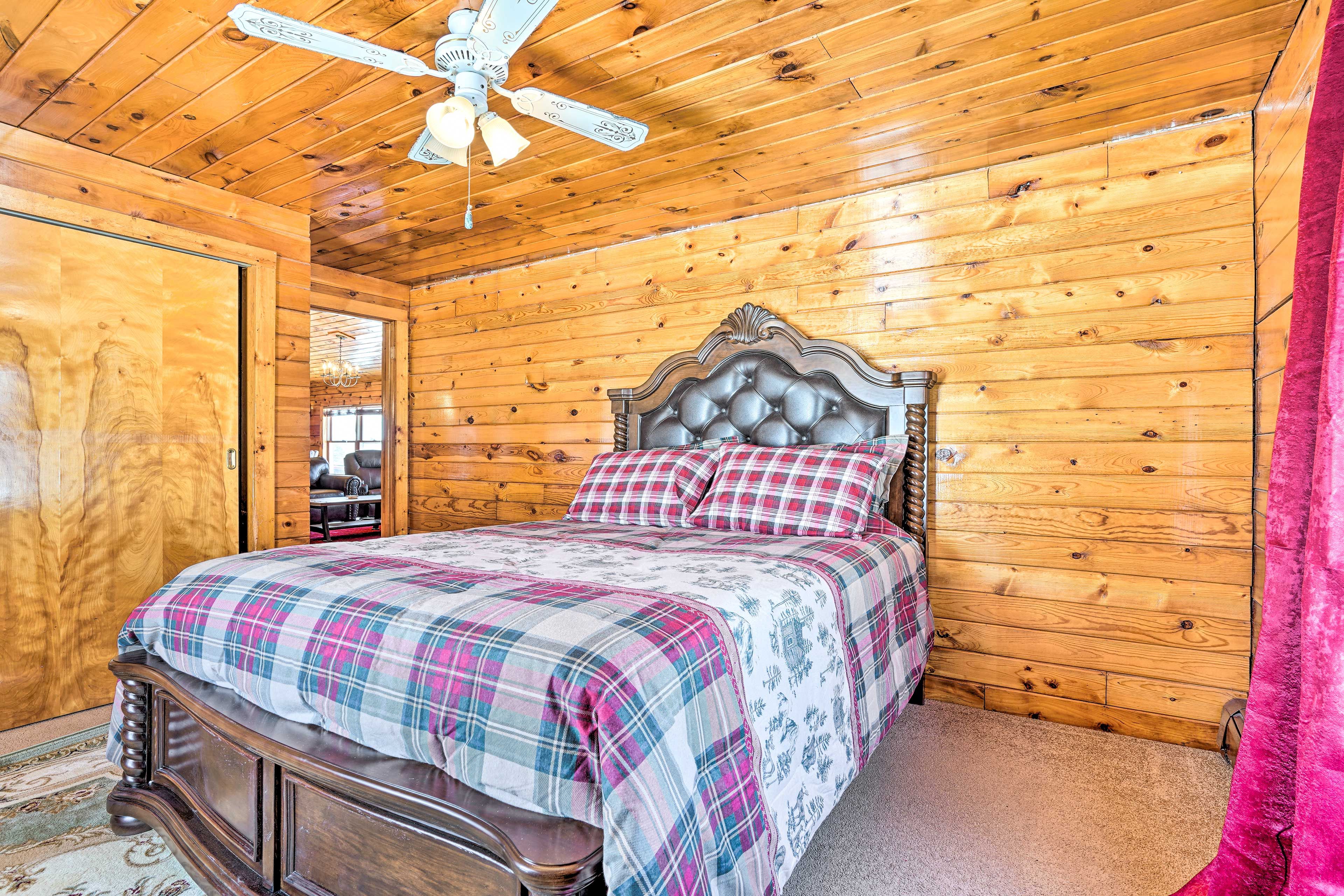 Bedroom 2 | Queen Bed