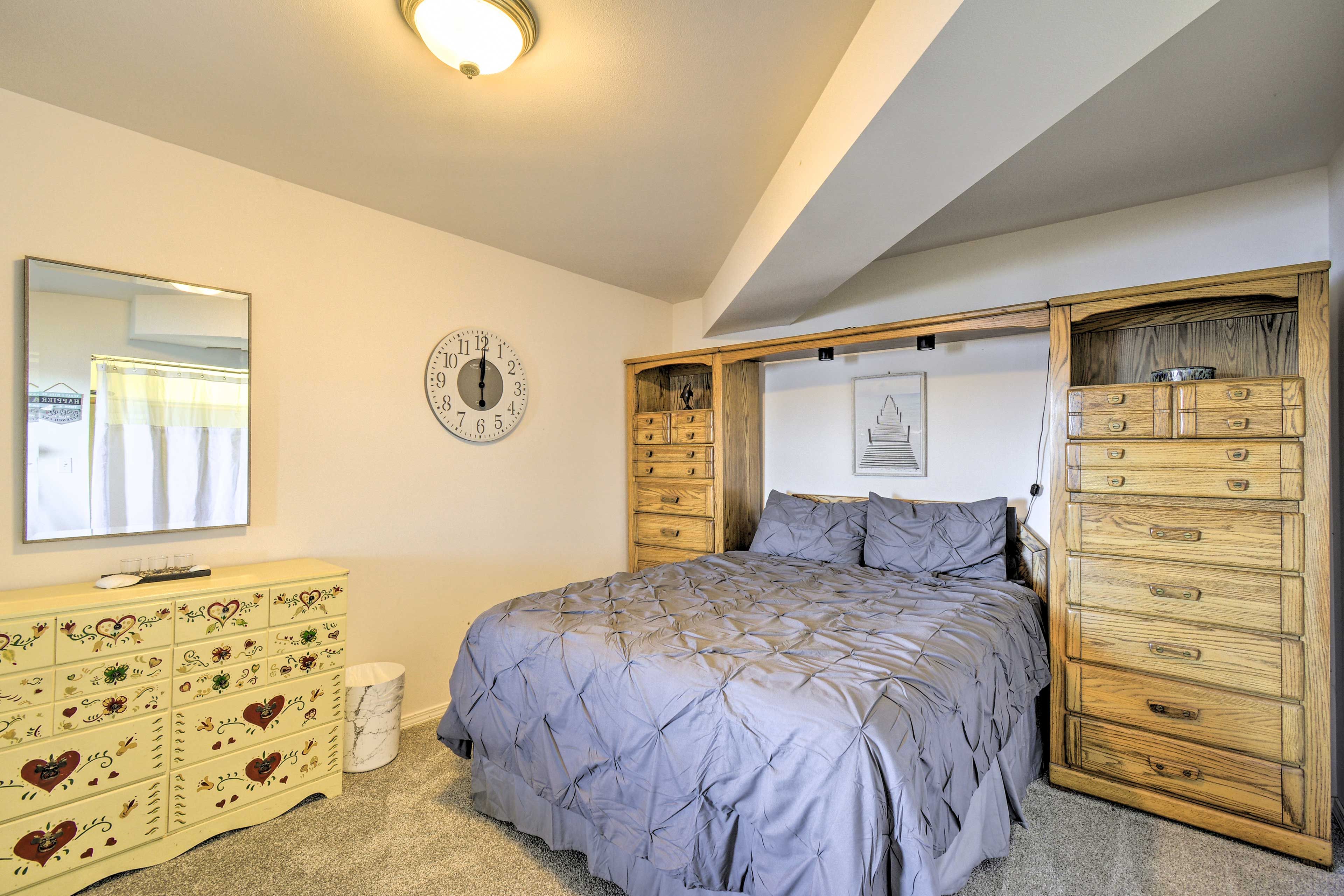 Bedroom 2 | Queen Bed