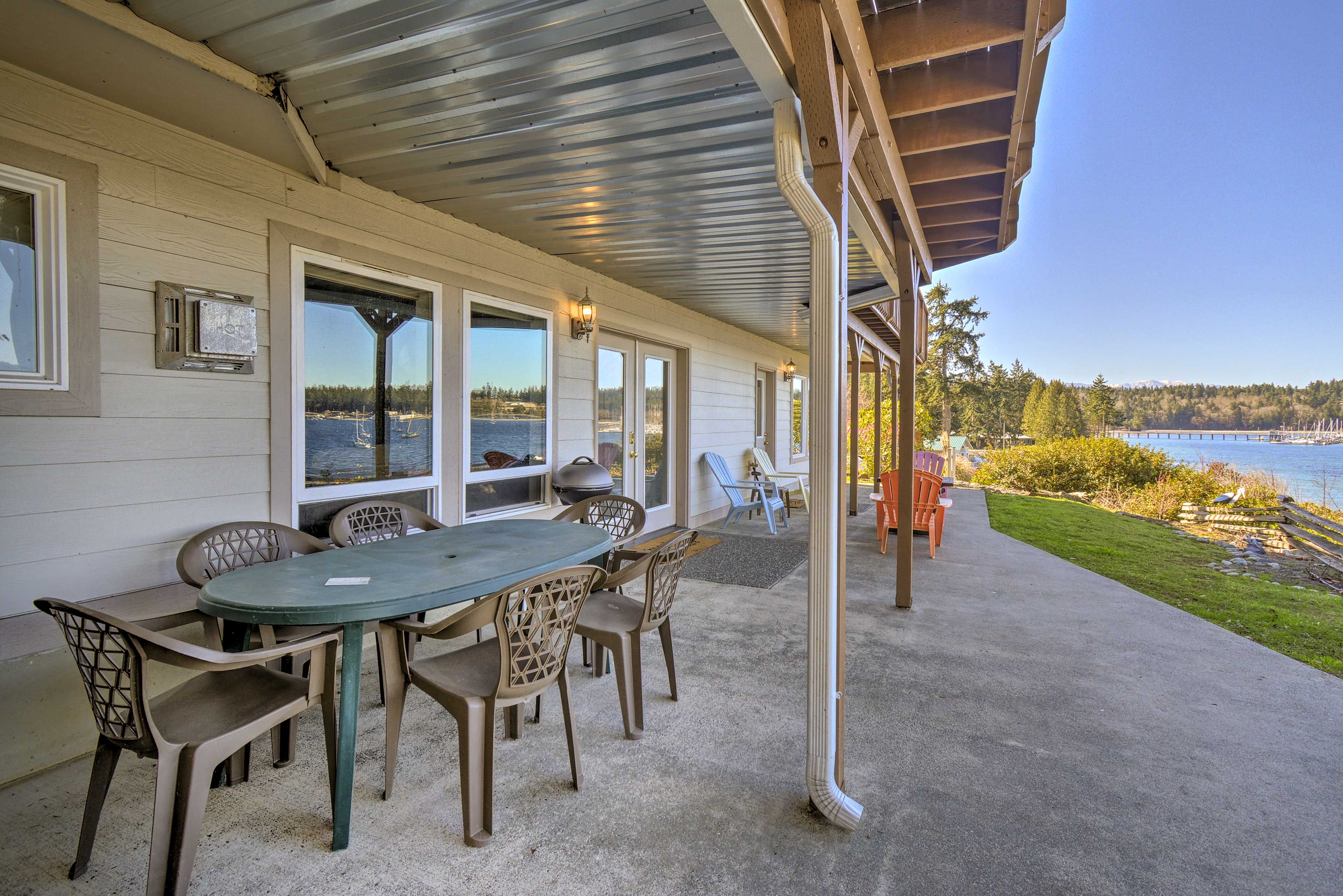 Covered Patio | Outdoor Dining Table | Charcoal Grill