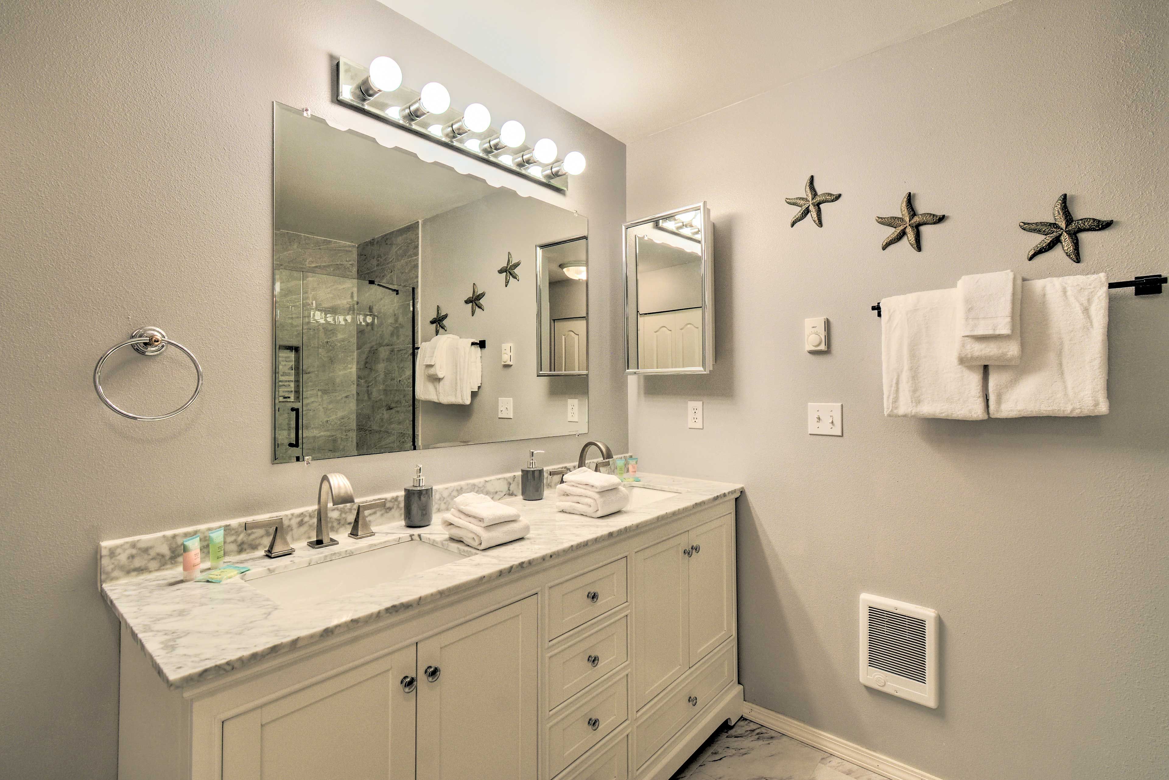 Bathroom | Towels Provided | Complimentary Toiletries | Hair Dryer