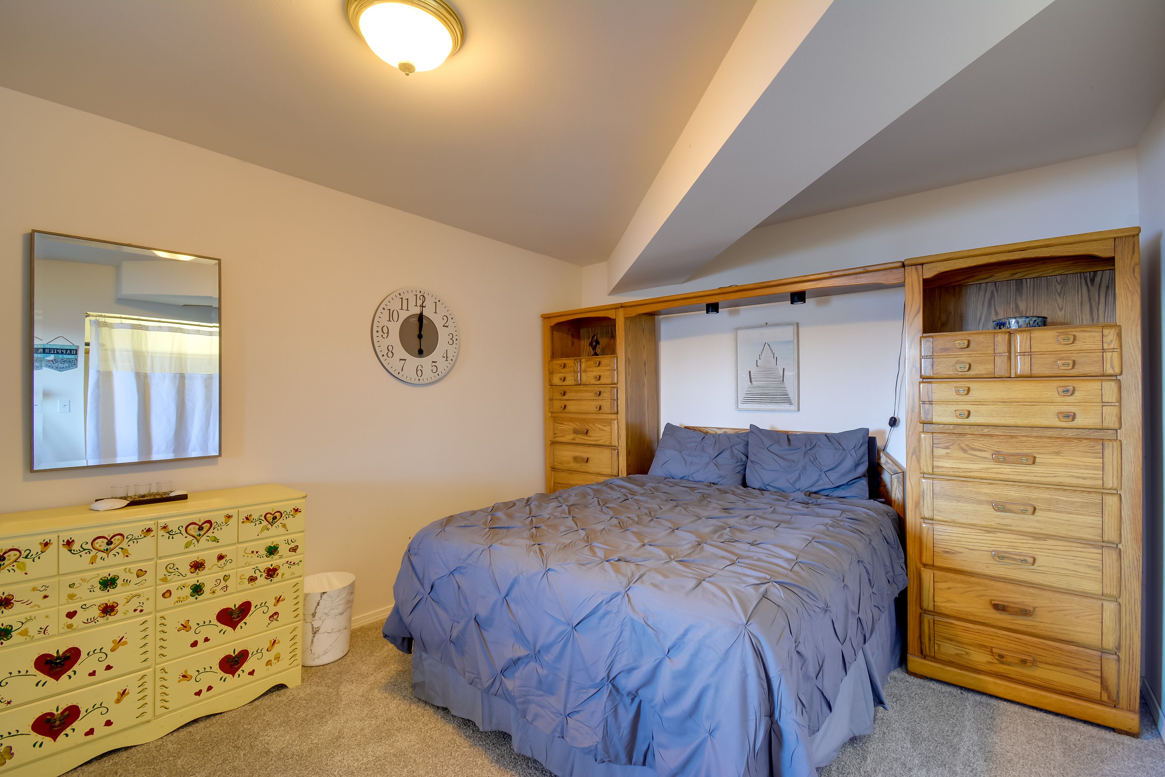 Bedroom 2 | Queen Bed | Smart TV