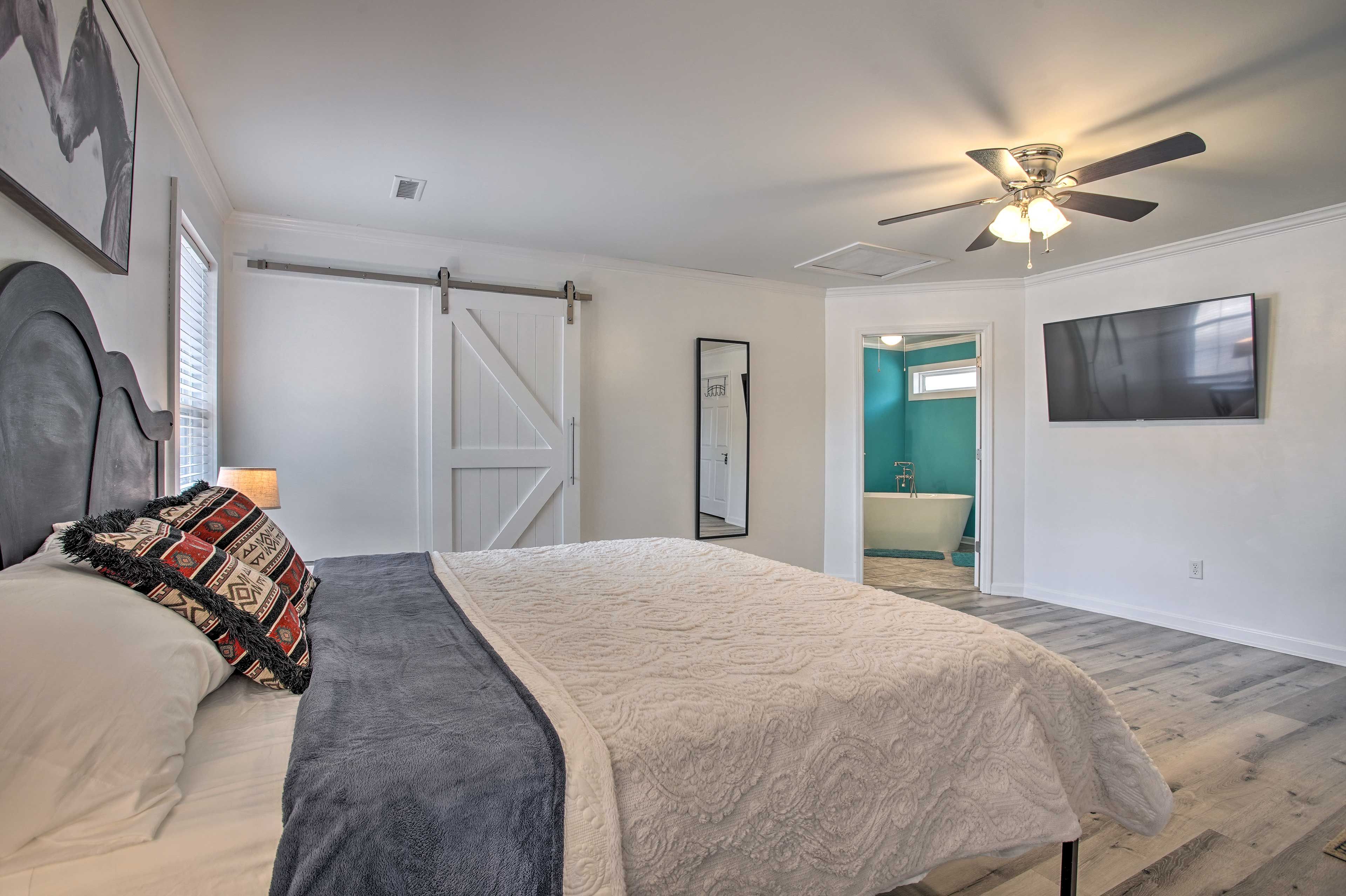 Bedroom | Smart TV