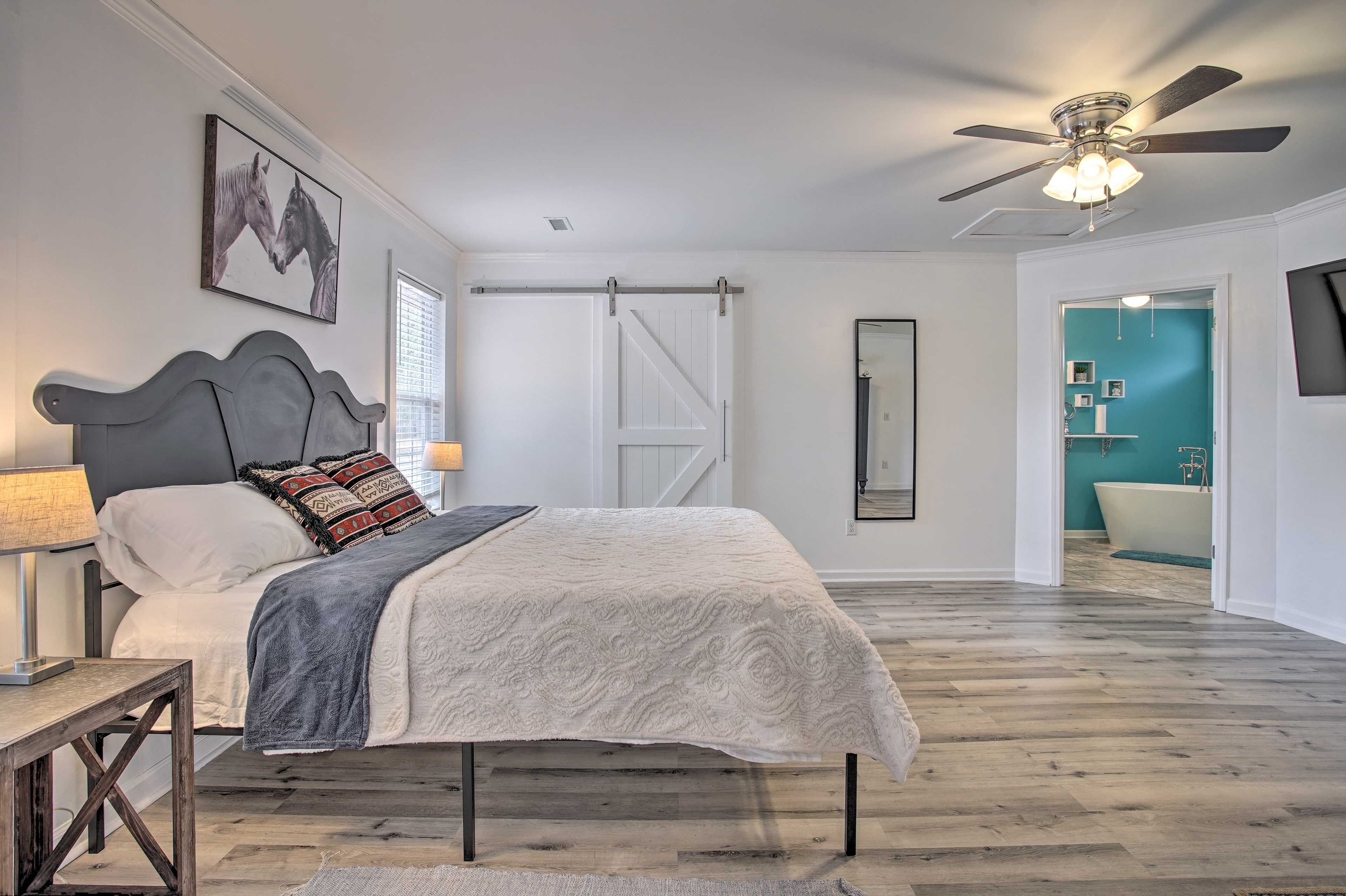 Bedroom | En-Suite Bathroom