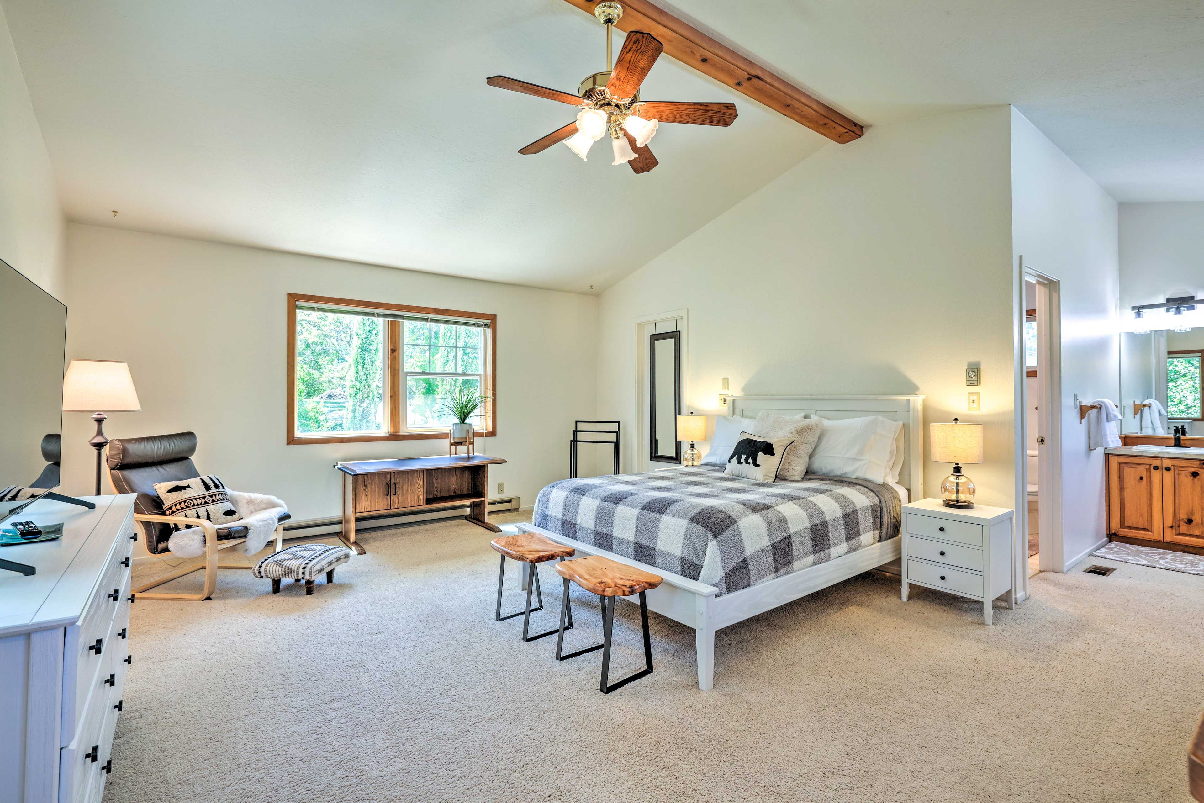 Bedroom 1 | California King Bed | Smart TV