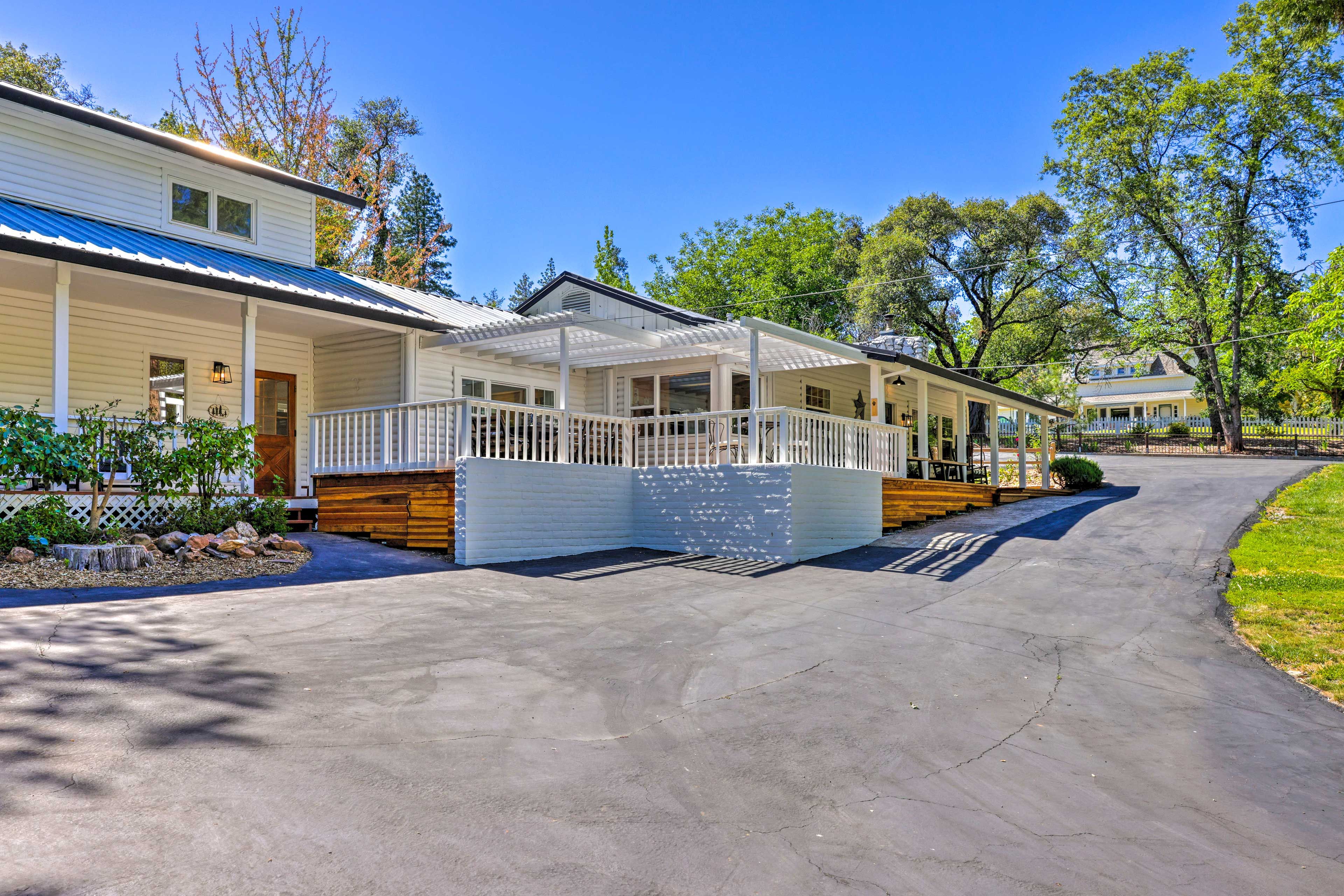 Home Exterior | Driveway Parking (6 Vehicles)