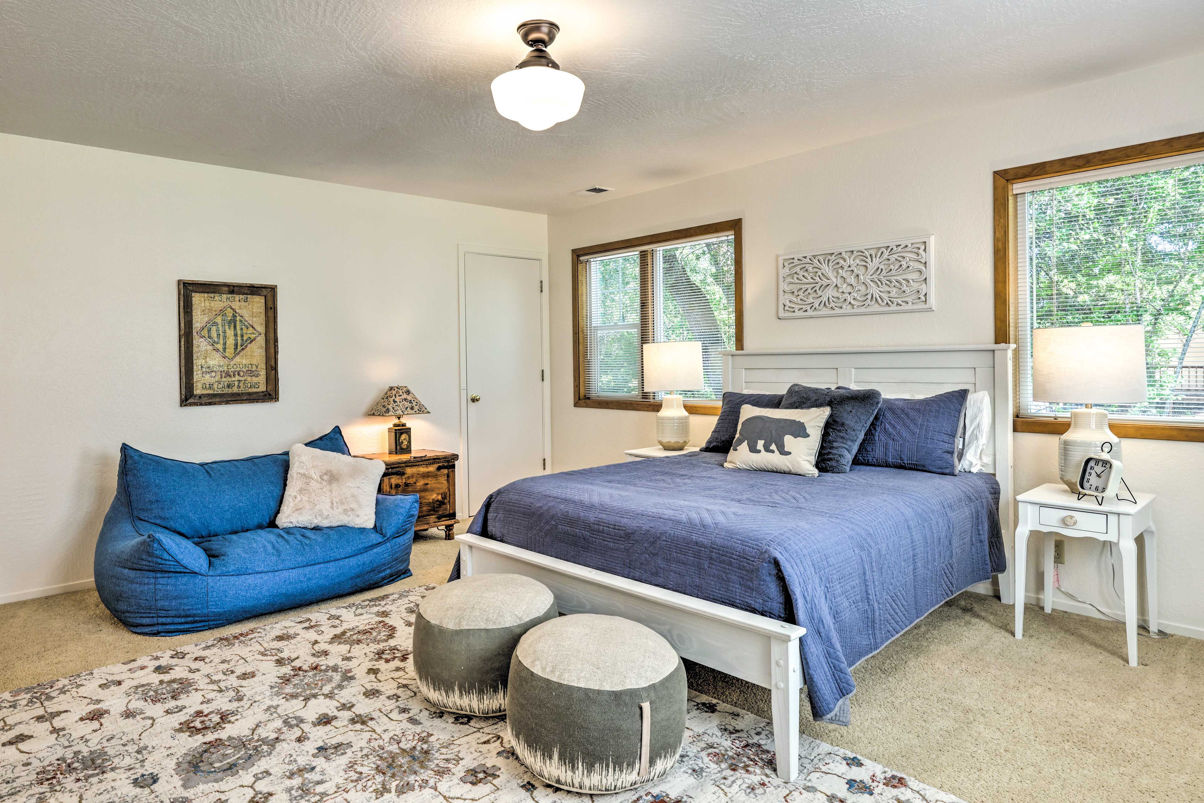 Bedroom 2 | Queen Bed | Smart TV