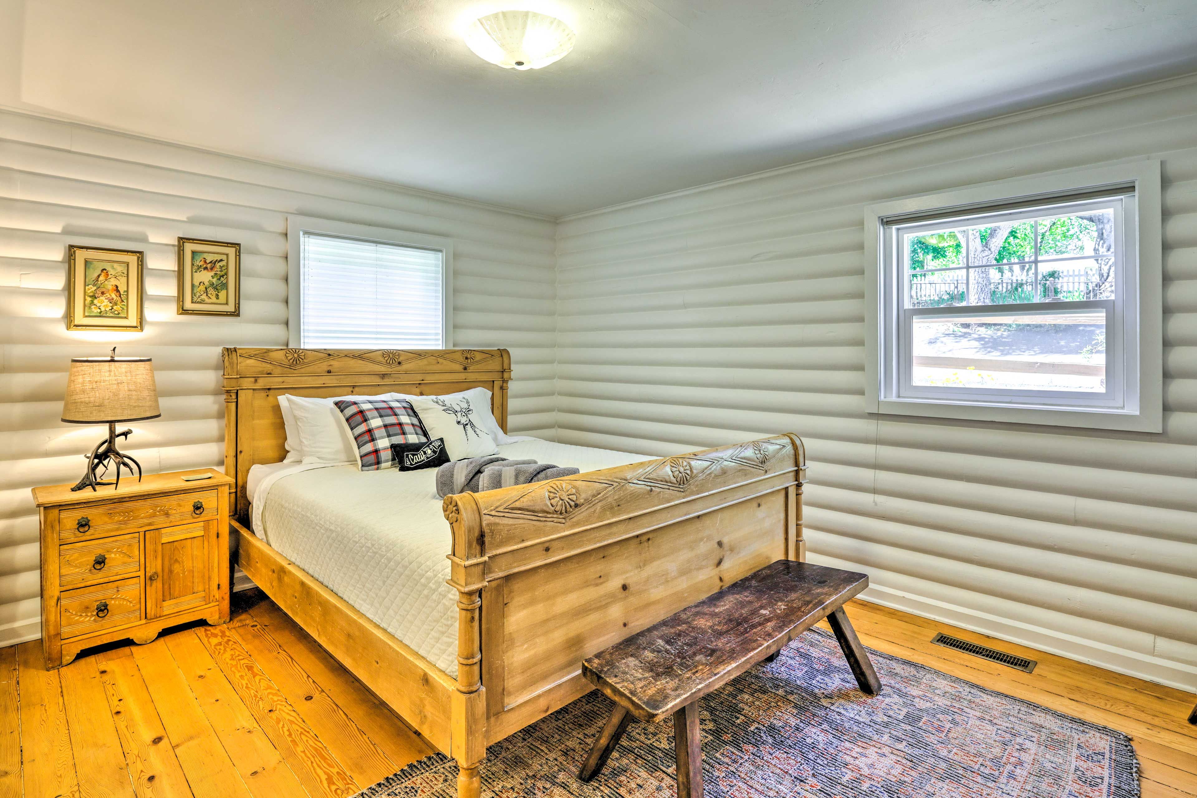 Bedroom 3 | Queen Bed