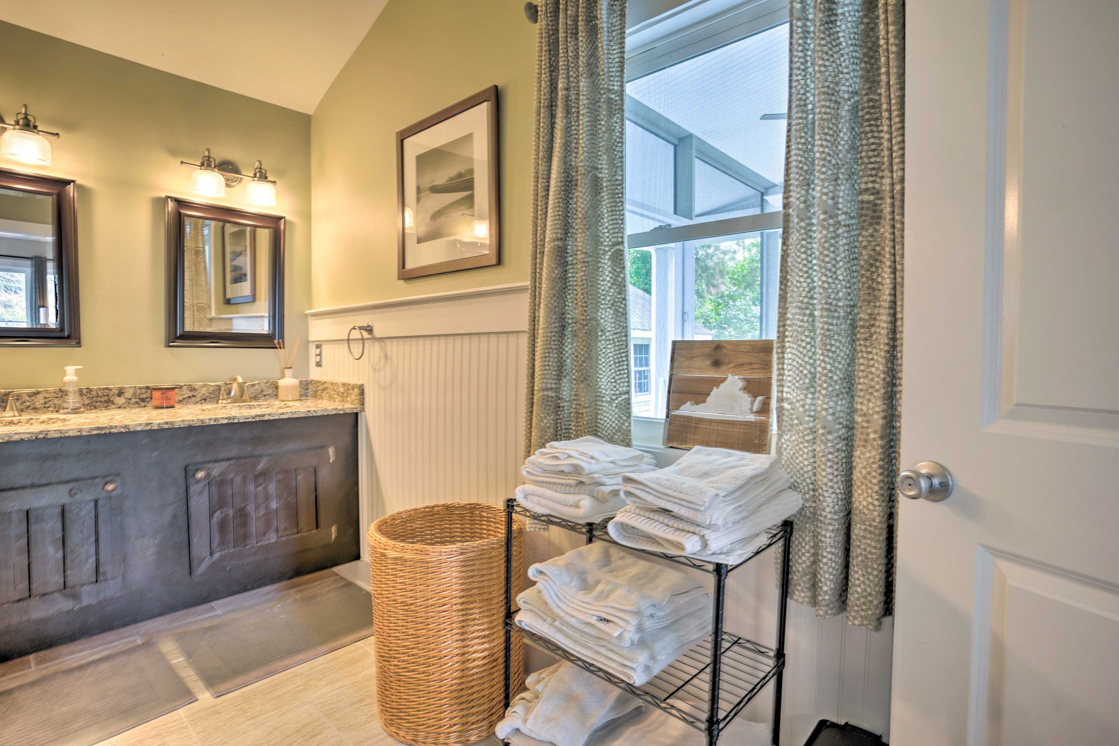 En-Suite Bathroom | Complimentary Toiletries Provided