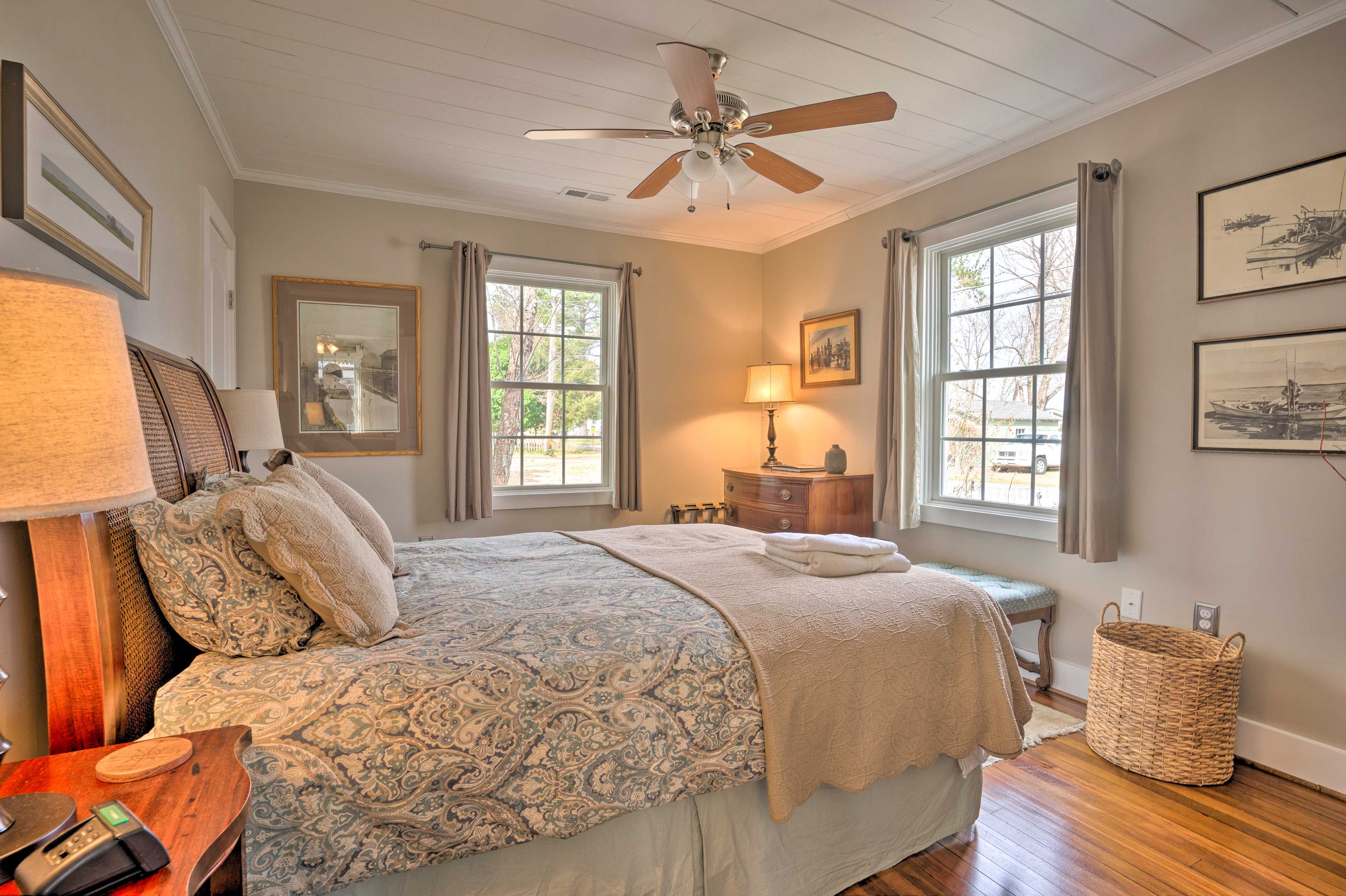 Bedroom 2 | Queen Bed