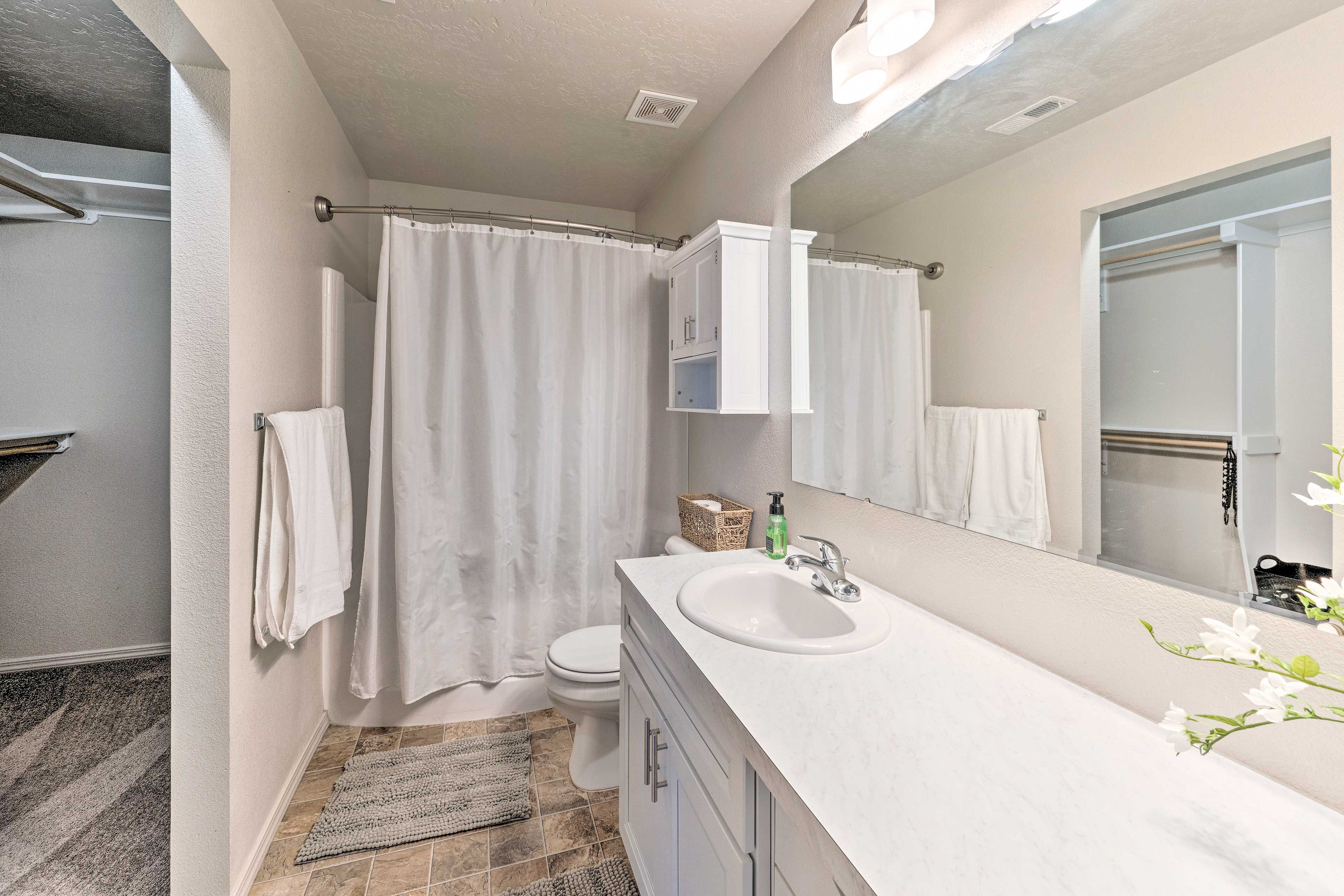 En-Suite Bathroom | Towels Provided | Walk-In Closet