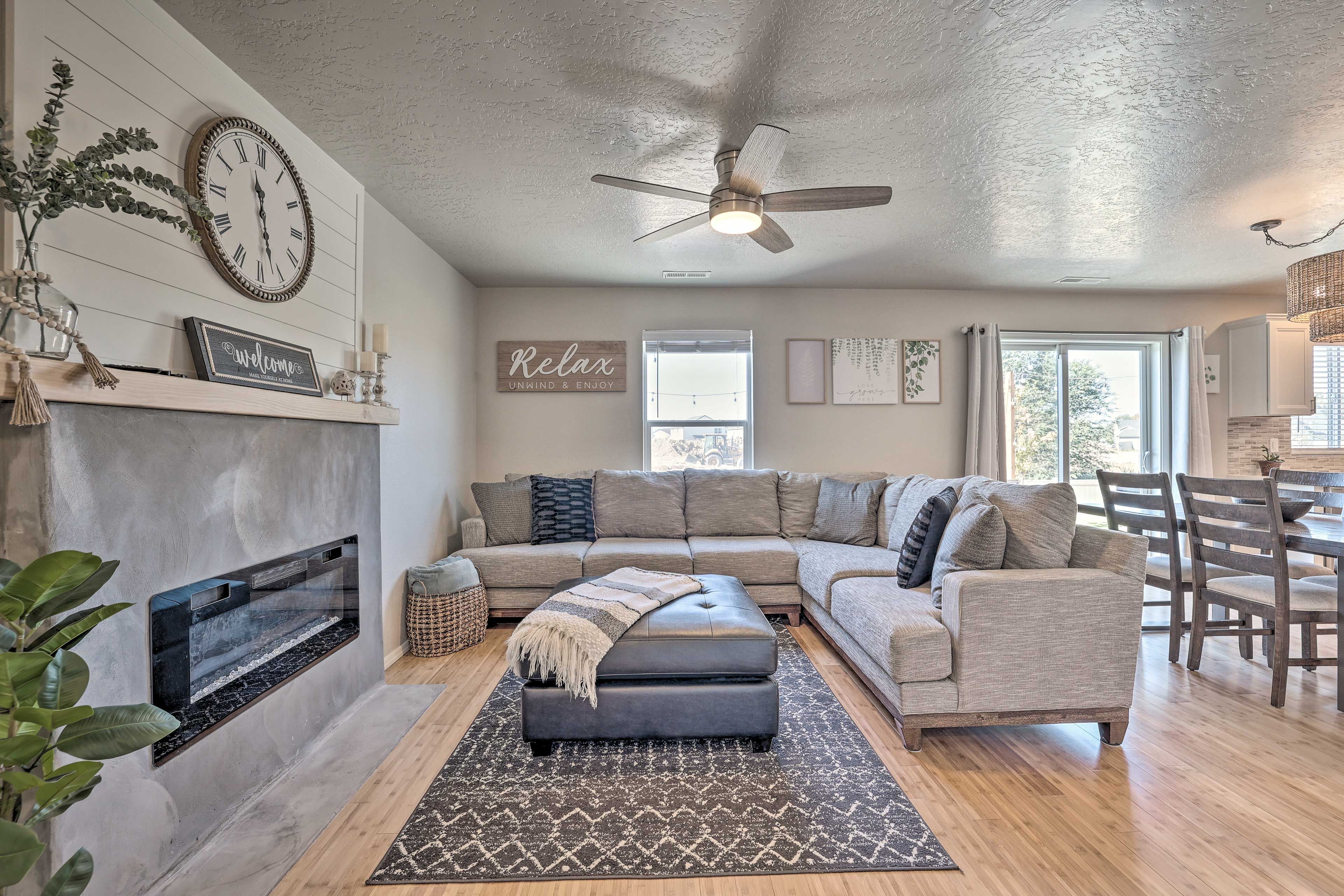 Living Room | 1st Floor | Free WiFi | Smart TV | Central Heating & A/C