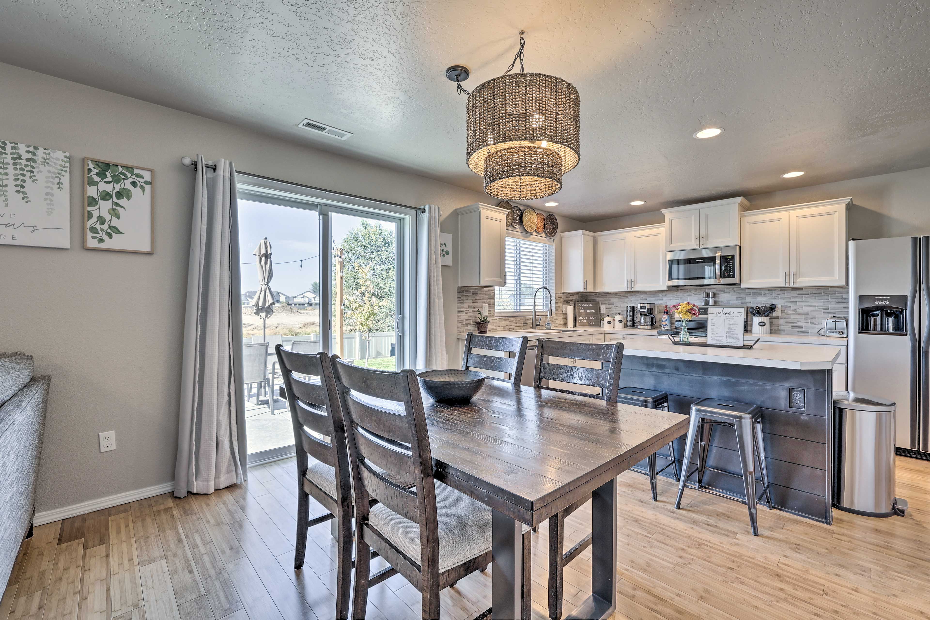 Dining Area | 1st Floor | Dishware/Flatware Provided