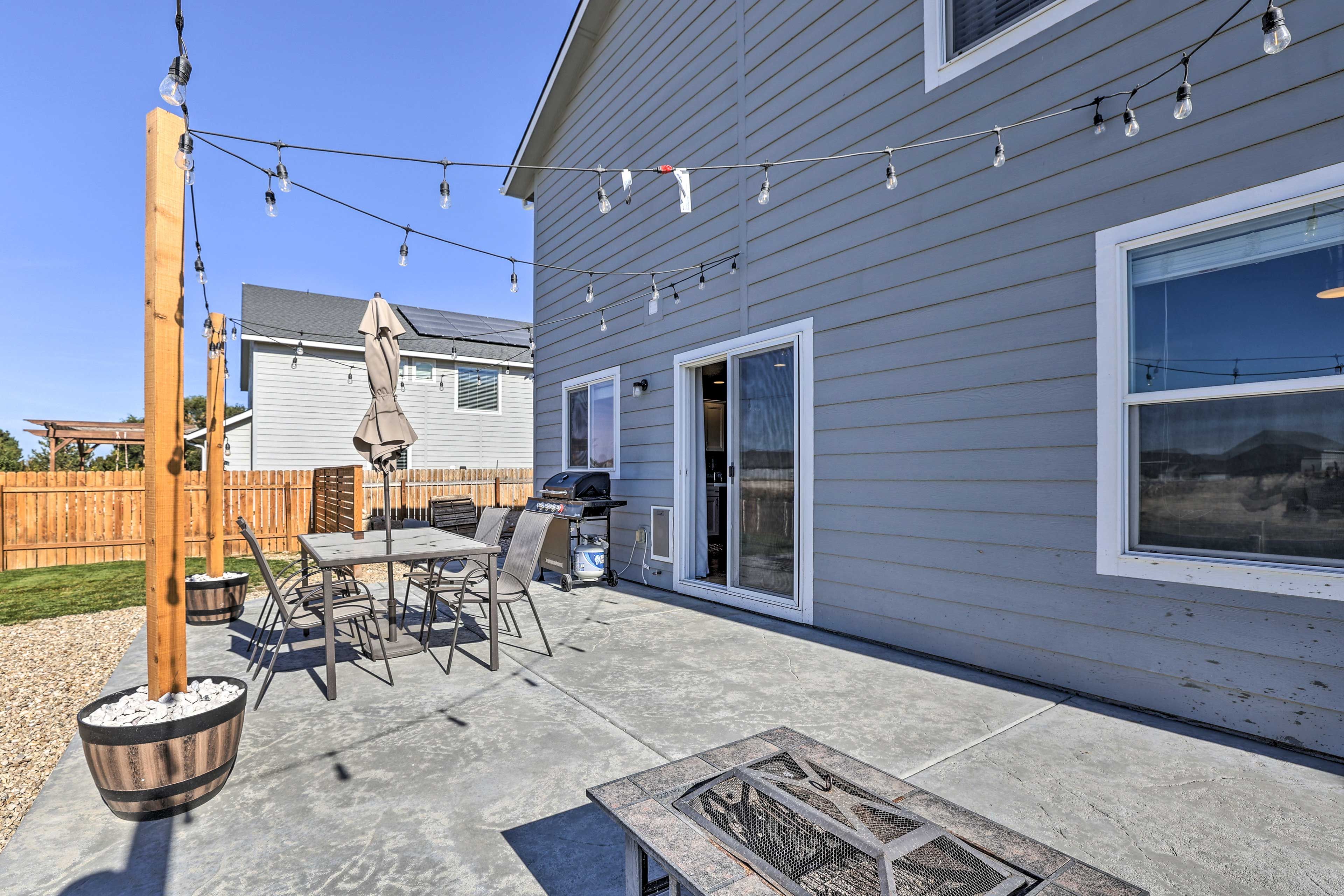 Private Yard | Gas Grill | Dining Table | Fire Pit