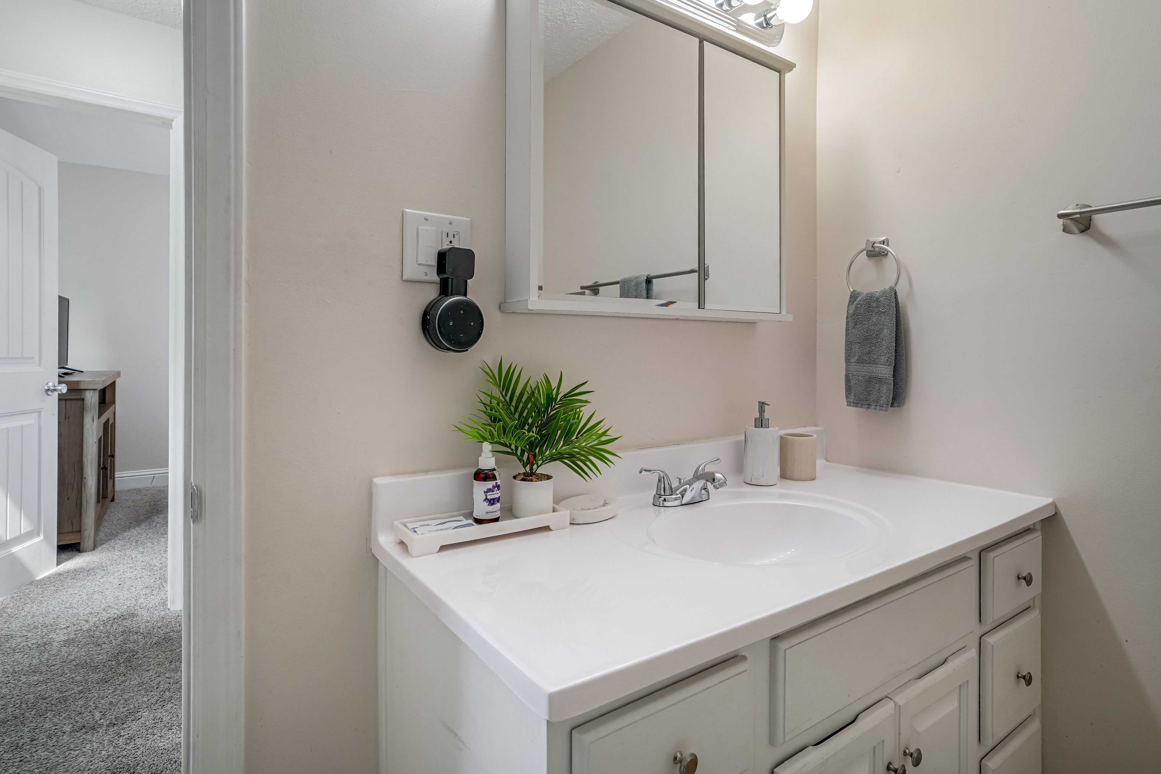 Full Bathroom | Shower/Tub Combo